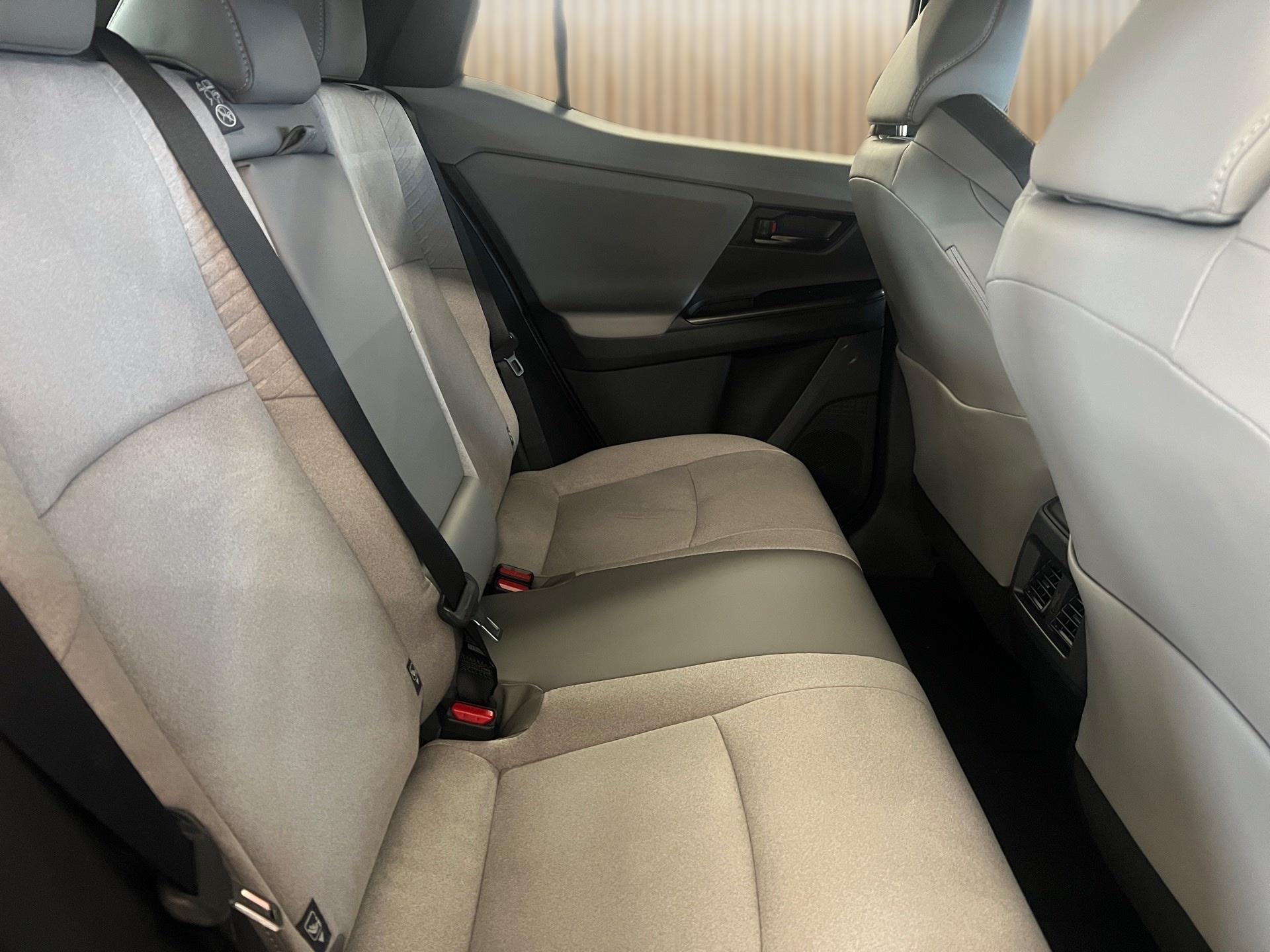 TOYOTA C-HR+ 77 kWh Premium AWD-image-14
