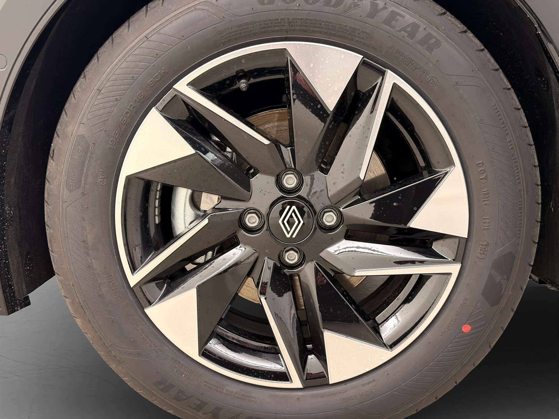 RENAULT Clio 1.8 E-Tech techno-image-8