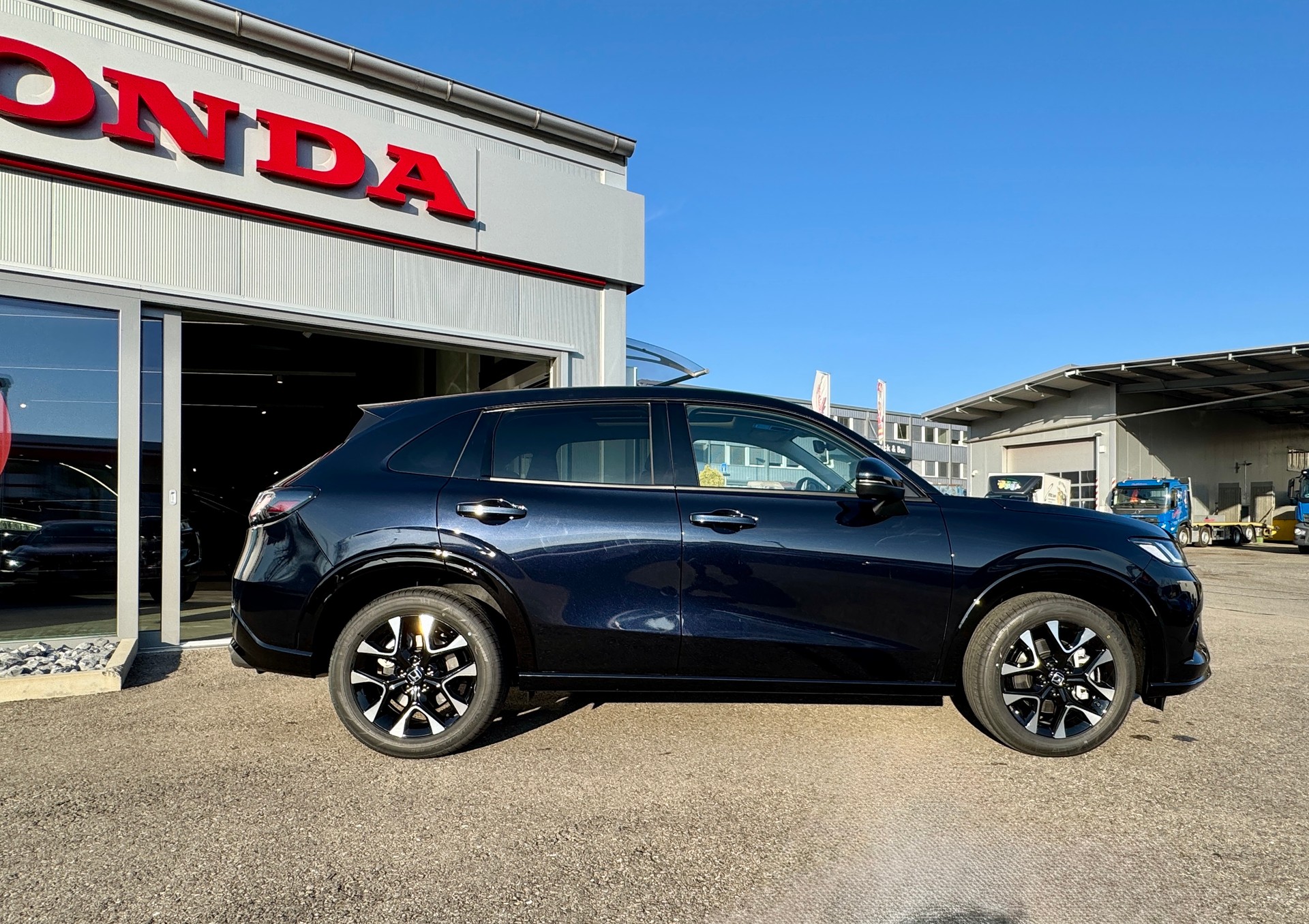 HONDA ZR-V 2.0i MMD Hybrid Advance Automatic in Premium Twinkle Black Pearl 1.9% Leasing Aktion-image-3