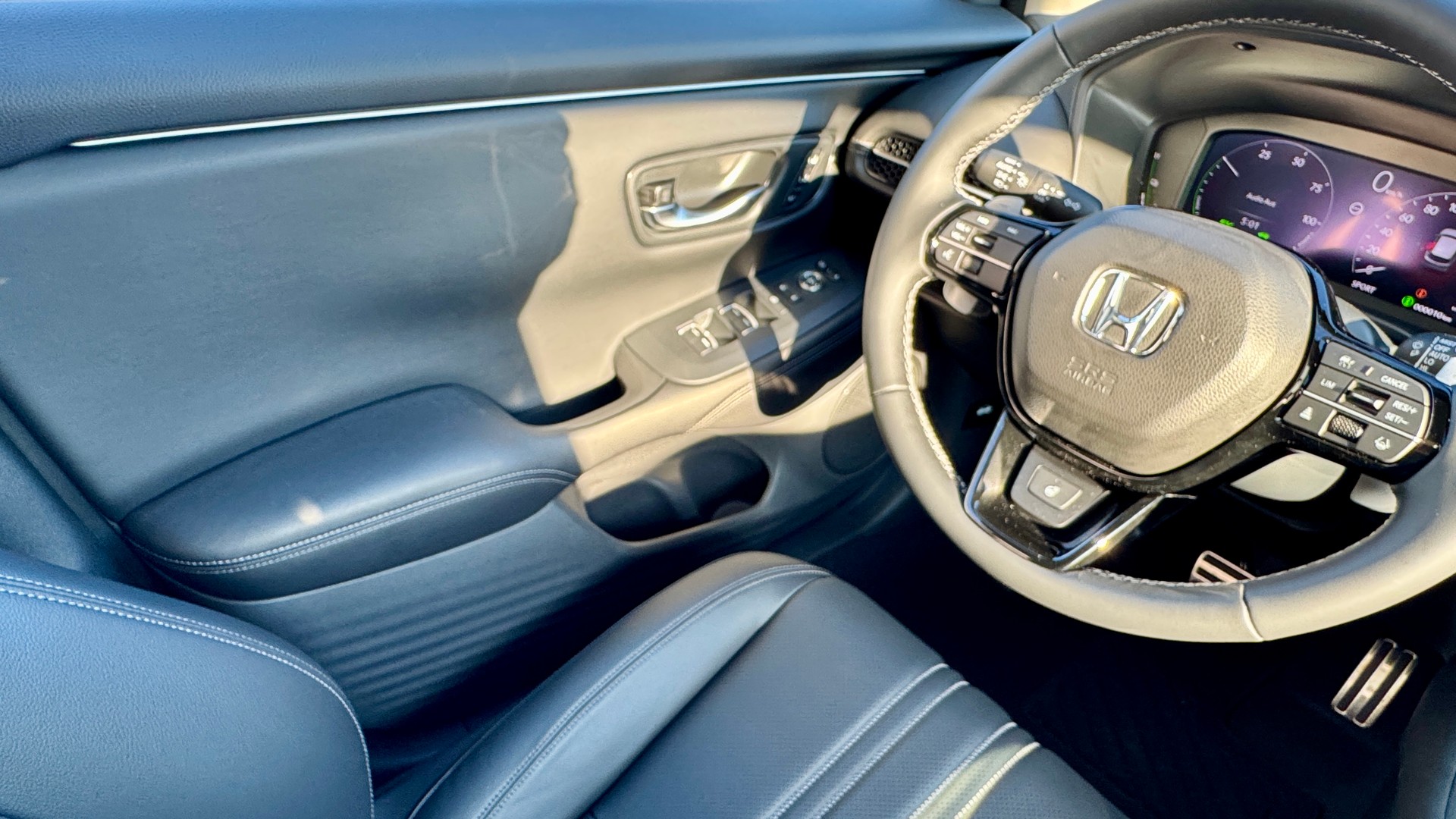 HONDA ZR-V 2.0i MMD Hybrid Advance Automatic in Premium Twinkle Black Pearl 1.9% Leasing Aktion-image-9