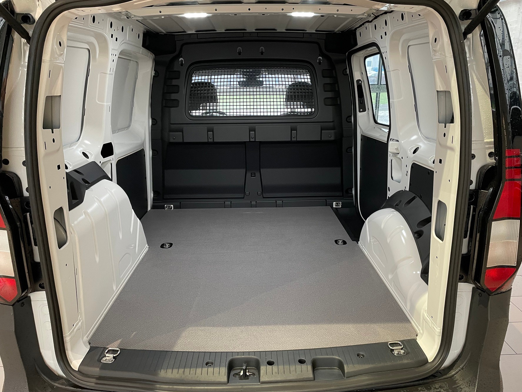 VW Caddy Cargo 1.5 TSI Entry DSG-image-7