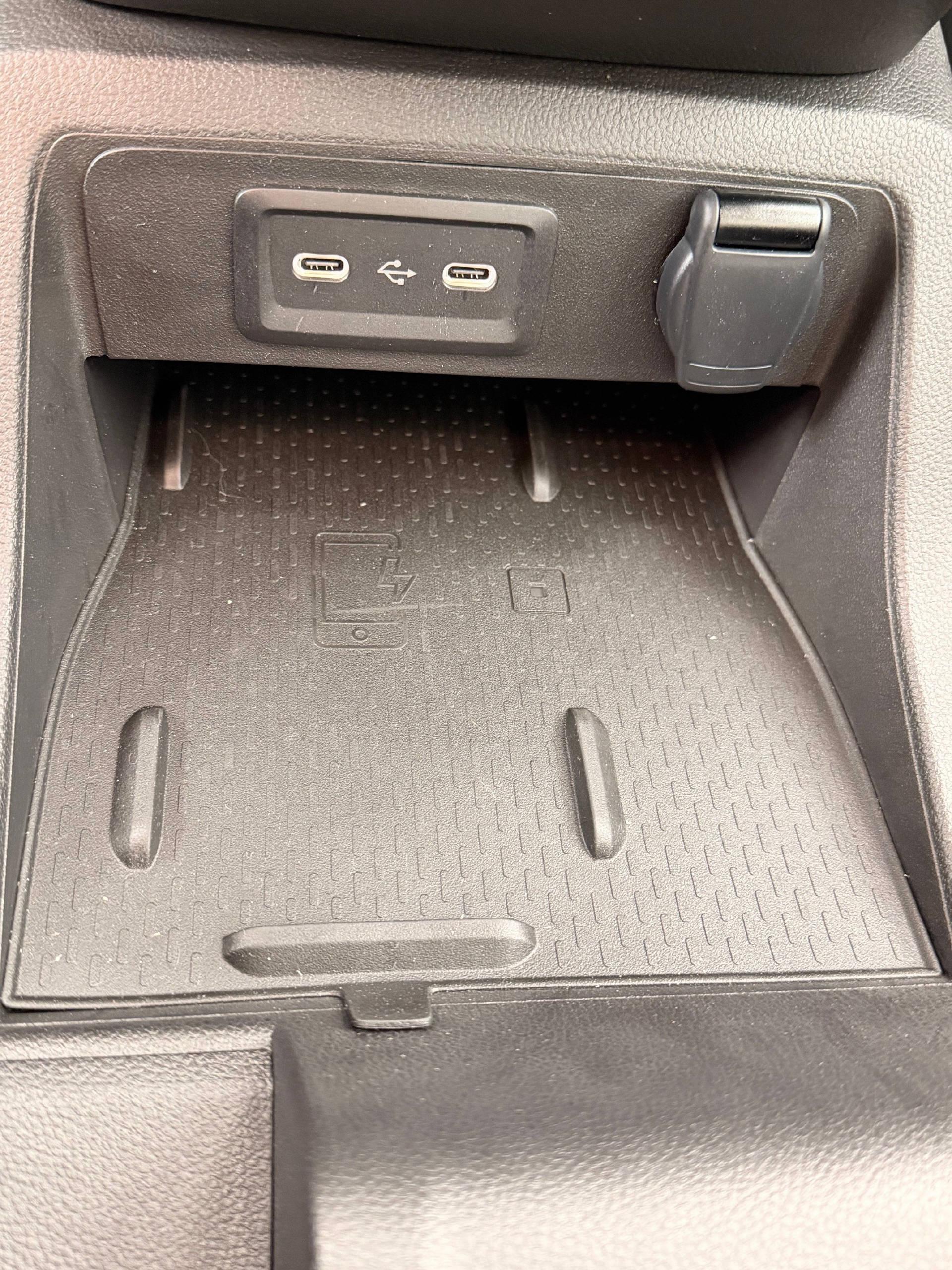 MERCEDES-BENZ T 180d Style S FWD-image-13