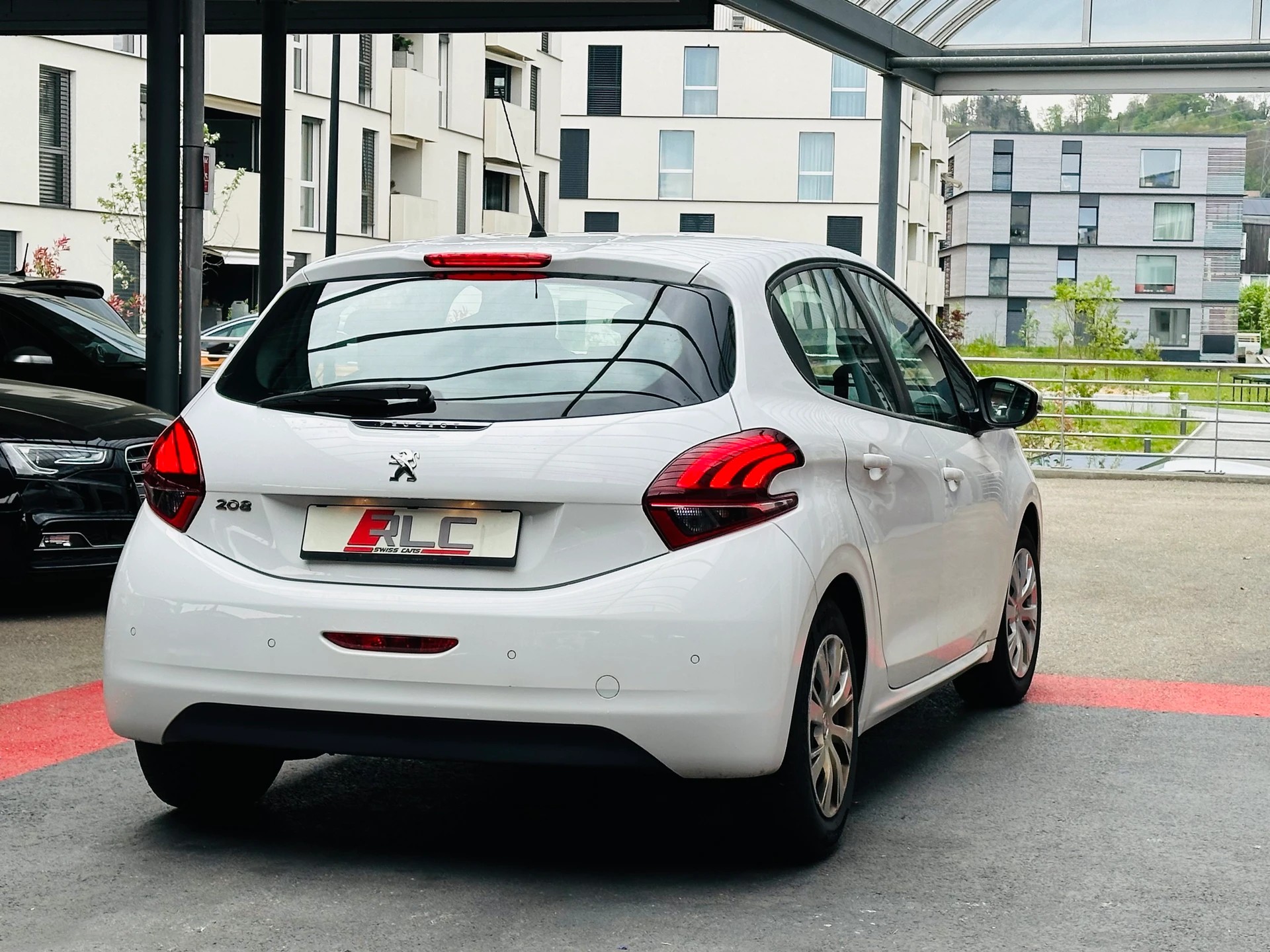 PEUGEOT 208 1.2 PureTech Urban Soul-image-8