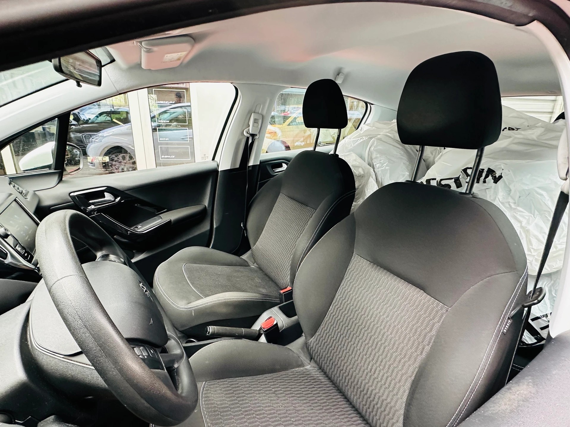 PEUGEOT 208 1.2 PureTech Urban Soul-image-10