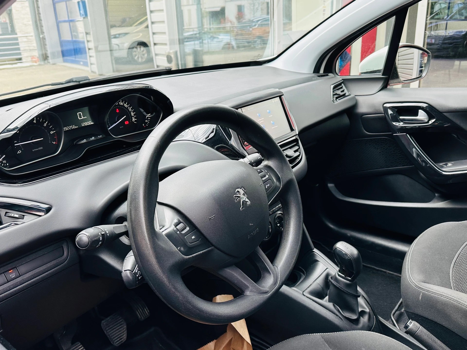 PEUGEOT 208 1.2 PureTech Urban Soul-image-11