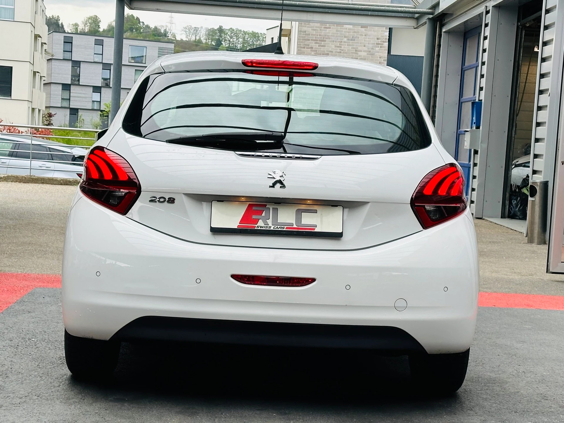 PEUGEOT 208 1.2 PureTech Urban Soul-image-6