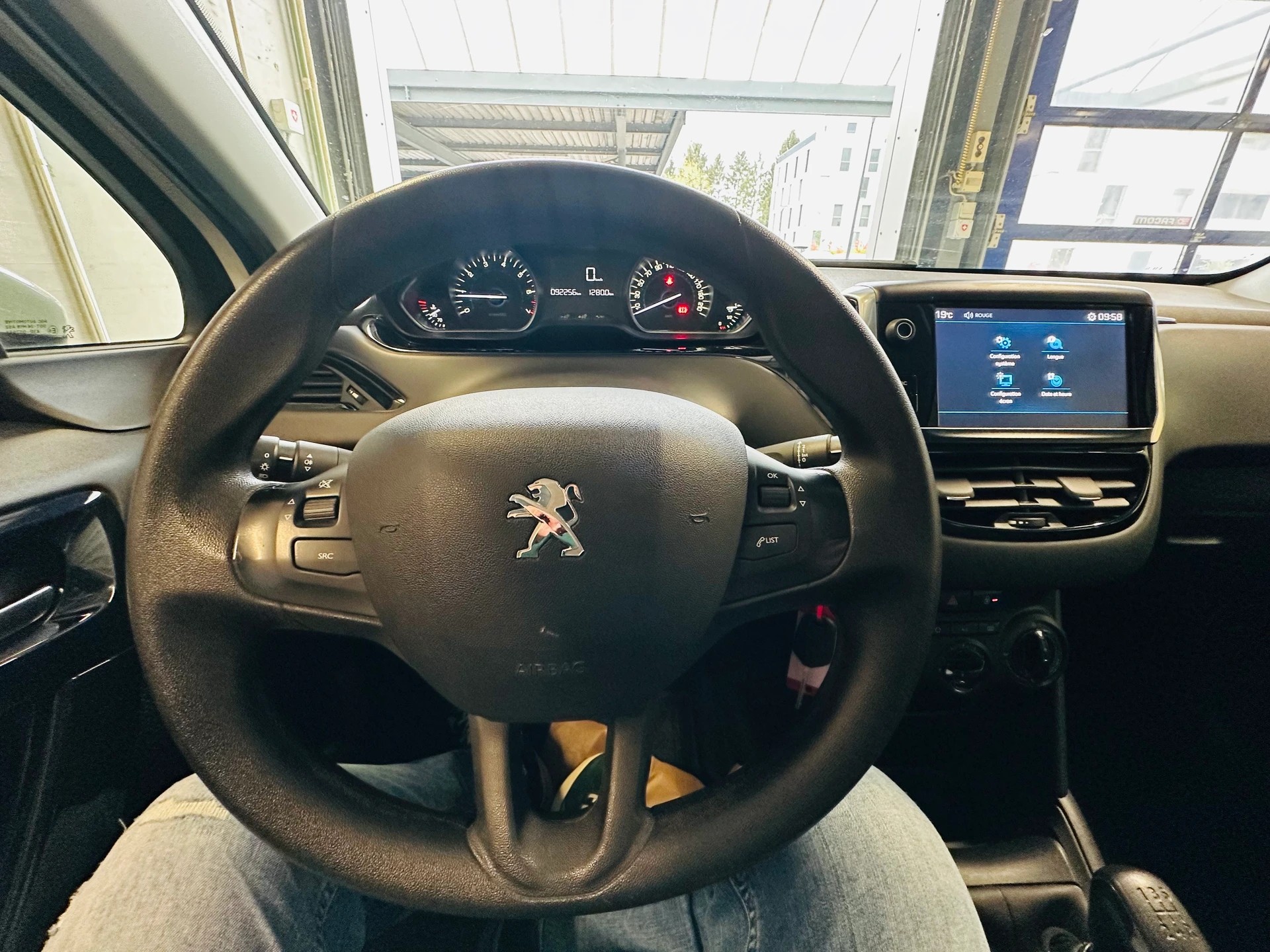 PEUGEOT 208 1.2 PureTech Urban Soul-image-9