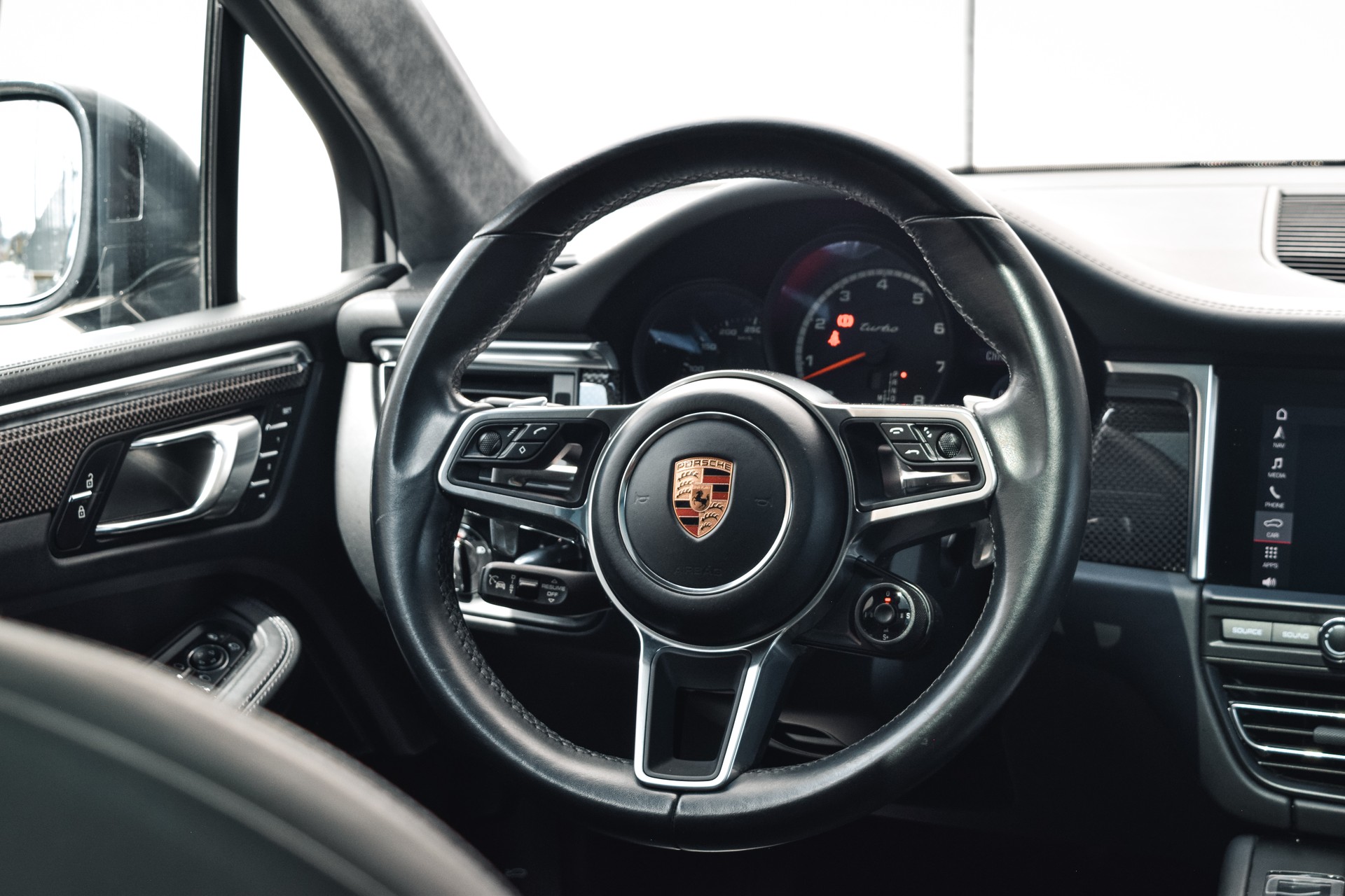 PORSCHE Macan Turbo PDK *111-Punkte*-image-11