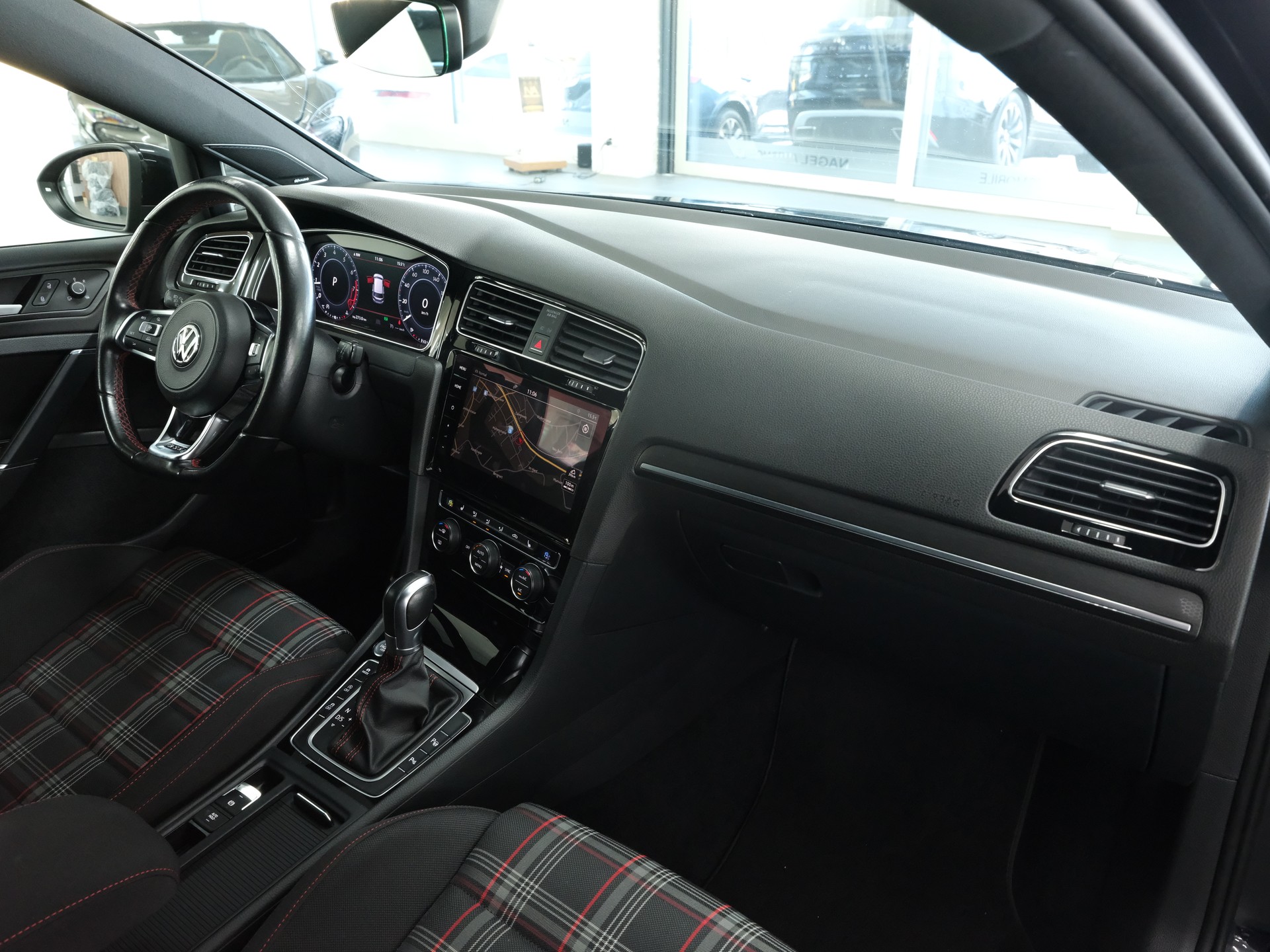 VW Golf 2.0 TSI GTI DSG *Rückfahrkamera* *Sportabgassanlage* *GTI Performance*-image-8