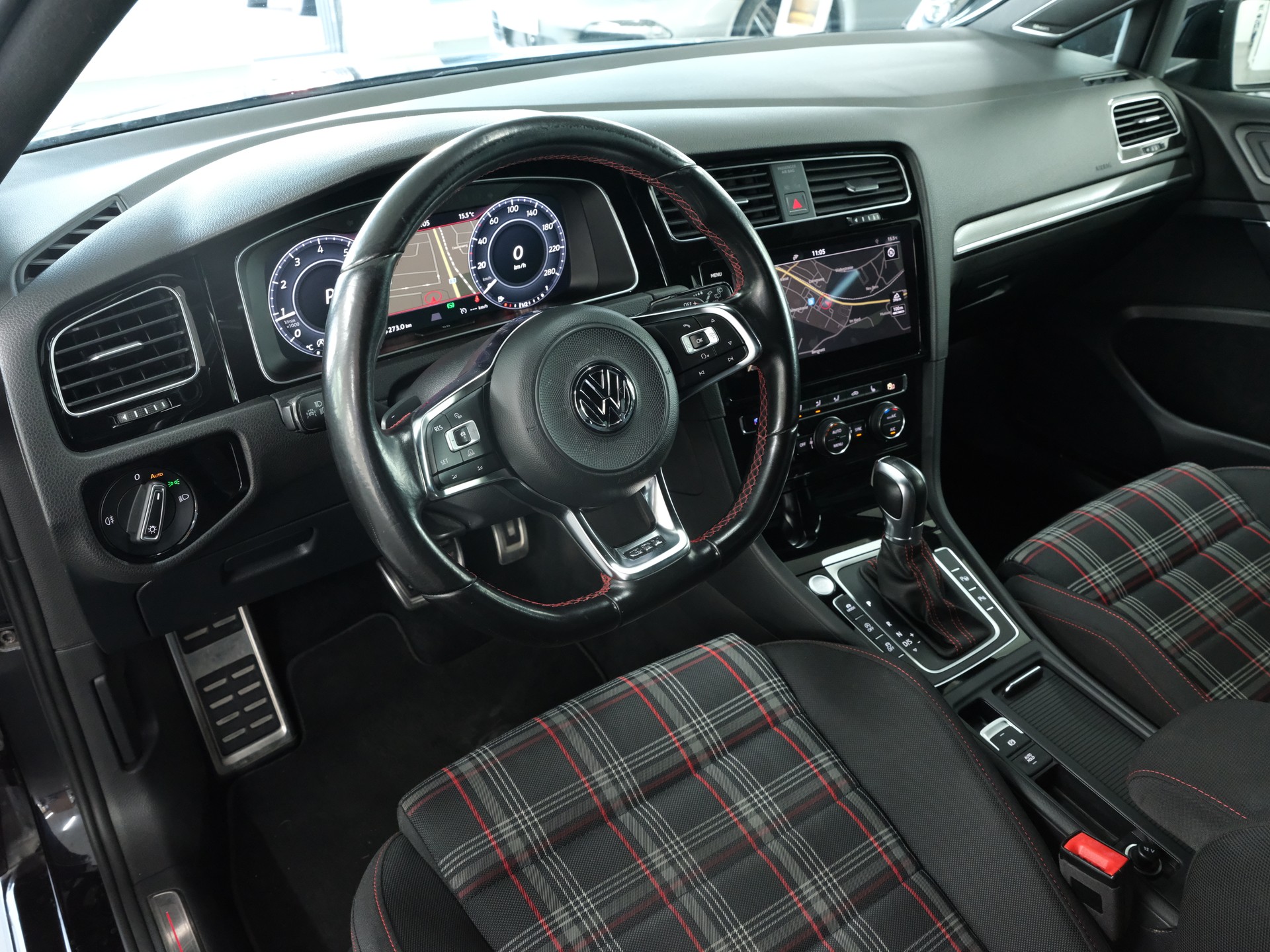VW Golf 2.0 TSI GTI DSG *Rückfahrkamera* *Sportabgassanlage* *GTI Performance*-image-6