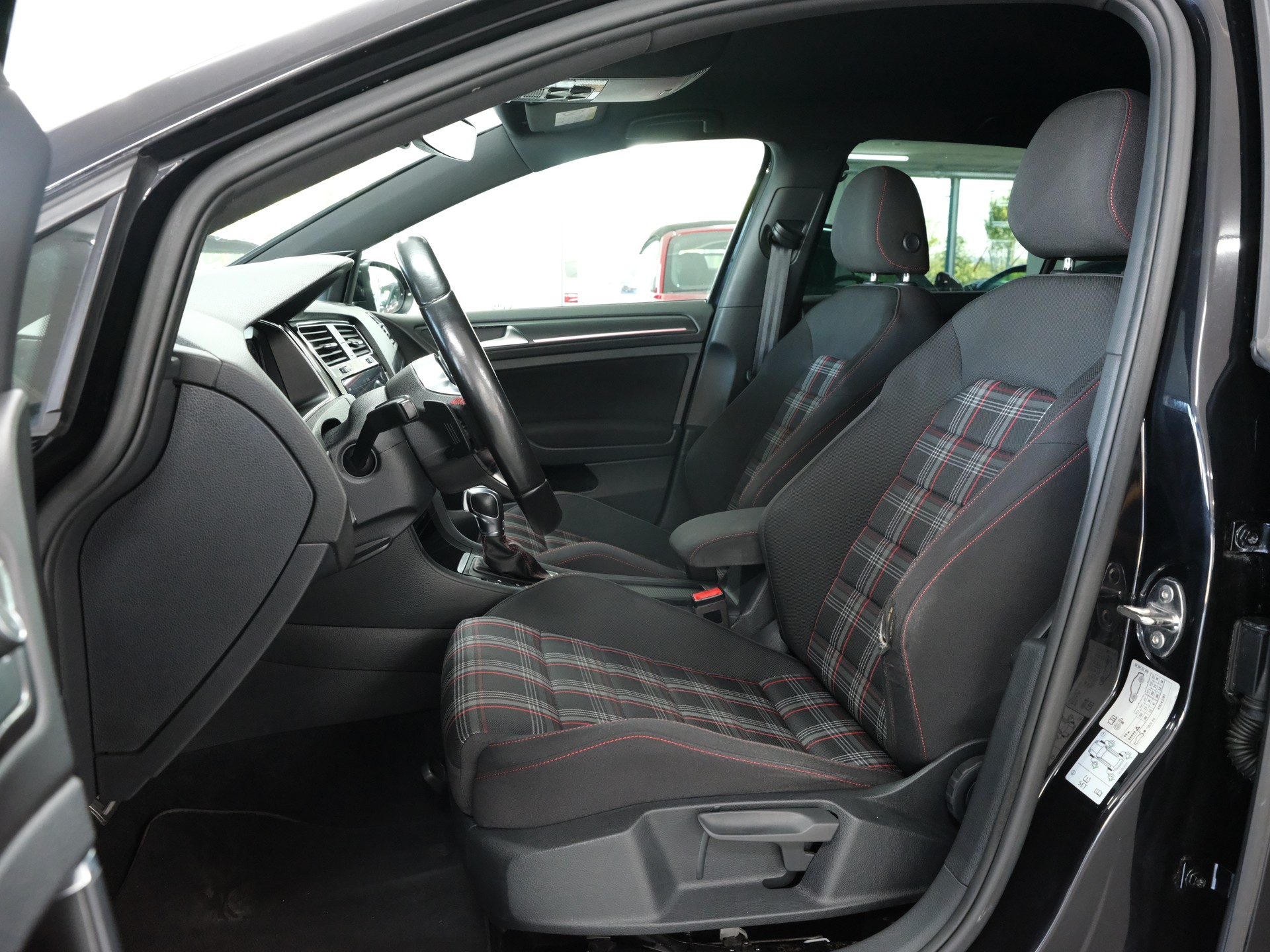 VW Golf 2.0 TSI GTI DSG *Rückfahrkamera* *Sportabgassanlage* *GTI Performance*-image-7