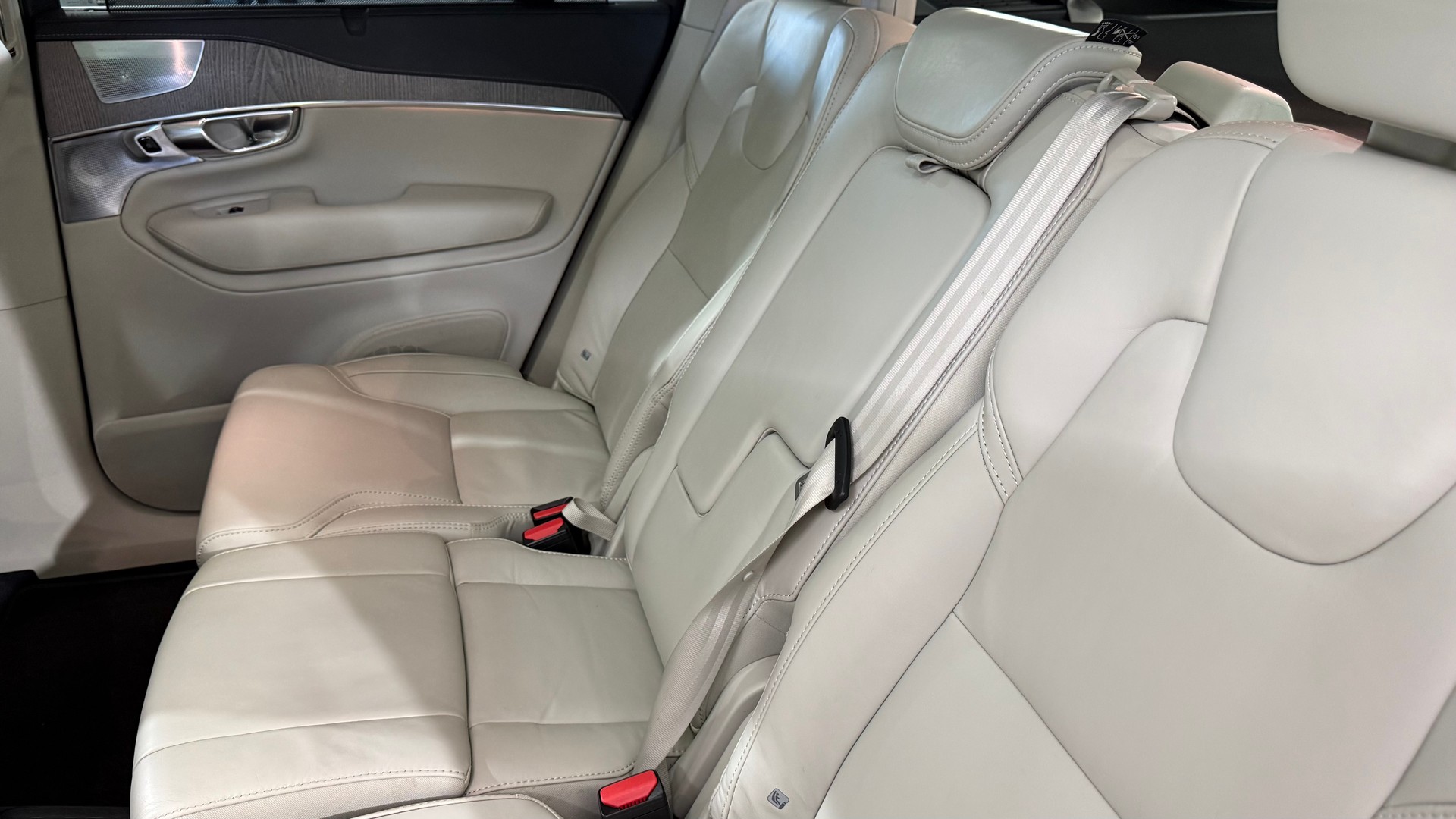 VOLVO XC90 T8 eAWD Inscription-image-5