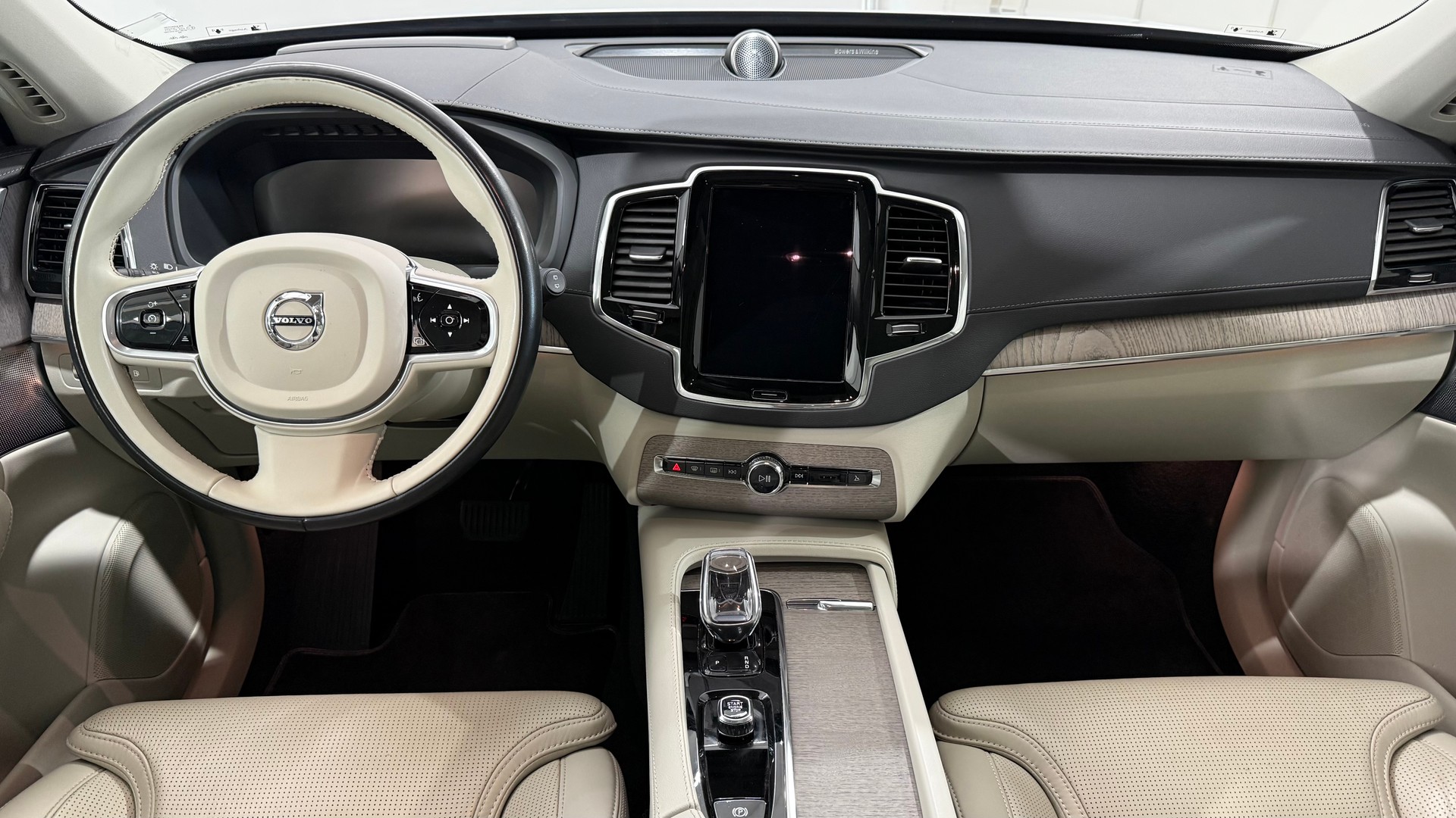 VOLVO XC90 T8 eAWD Inscription-image-4