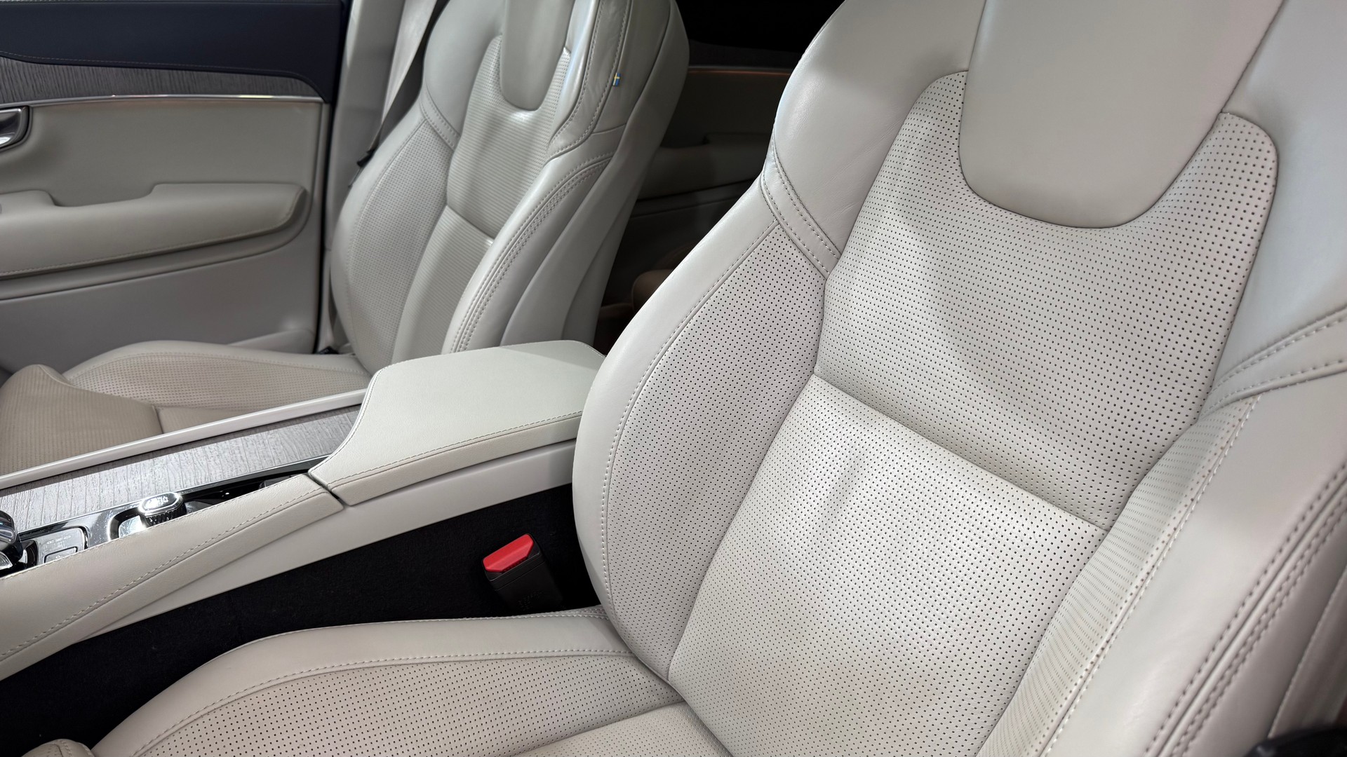 VOLVO XC90 T8 eAWD Inscription-image-11