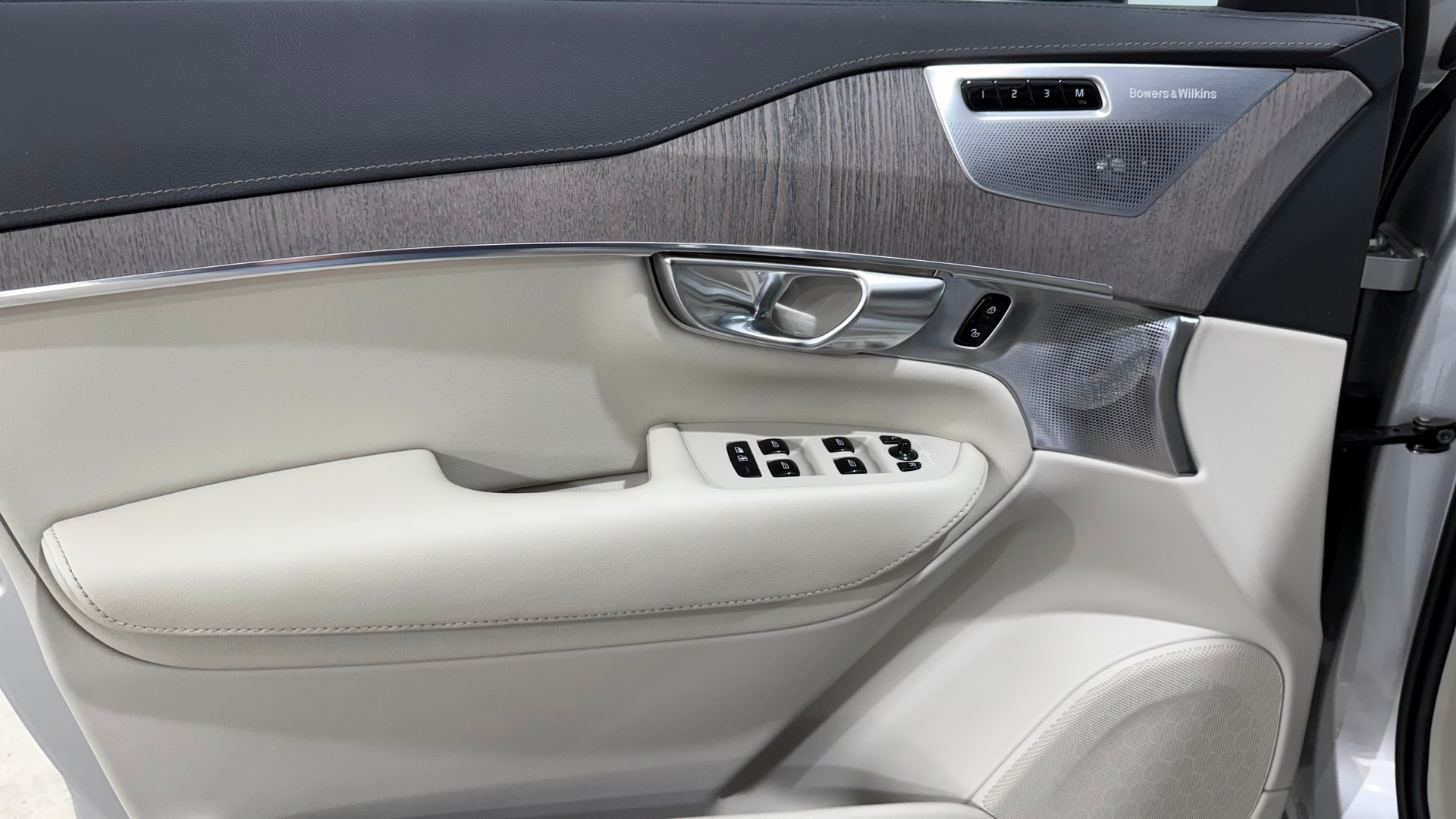 VOLVO XC90 T8 eAWD Inscription-image-10