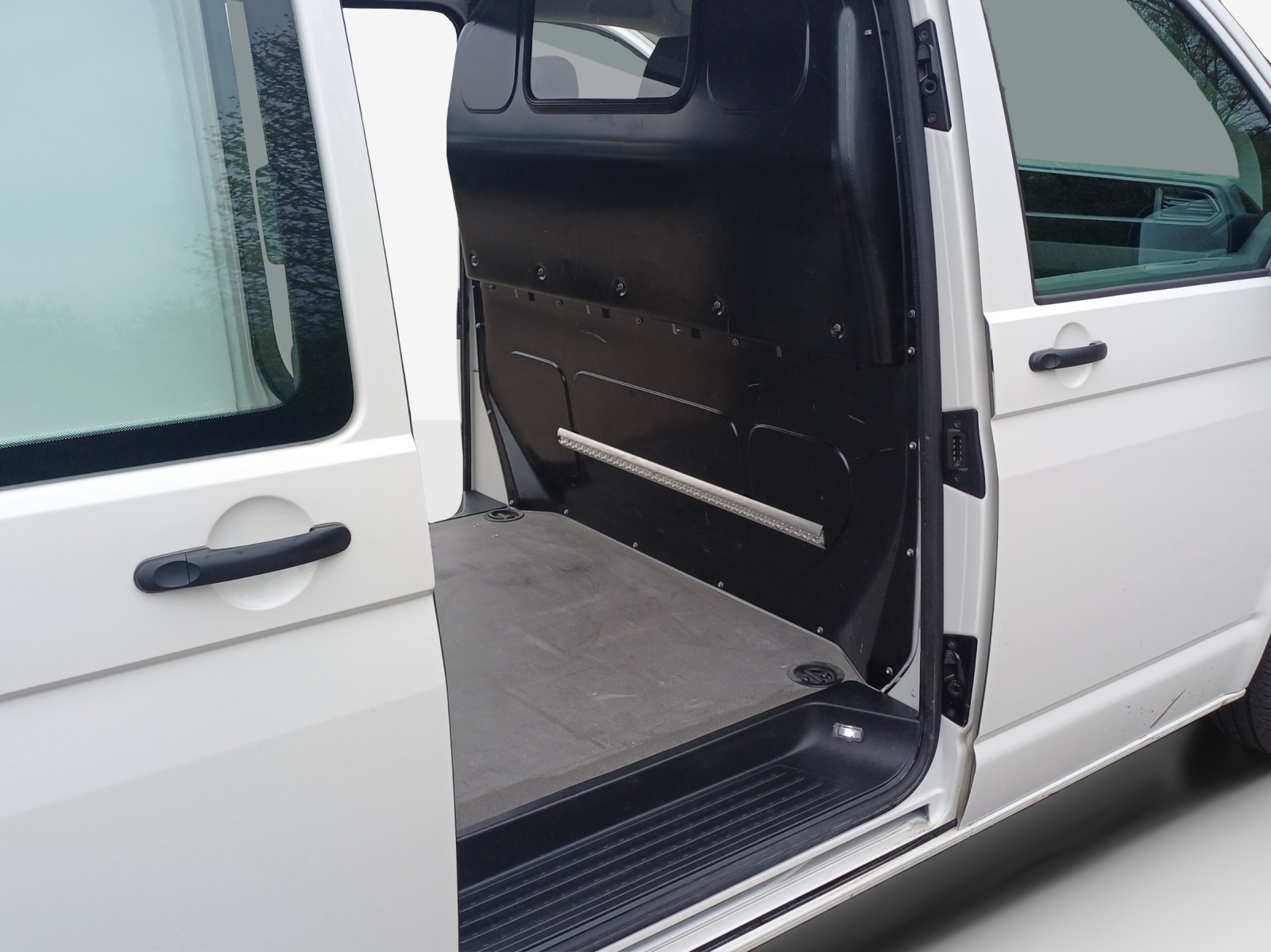 VW T6.1 2.0 TDI-image-13