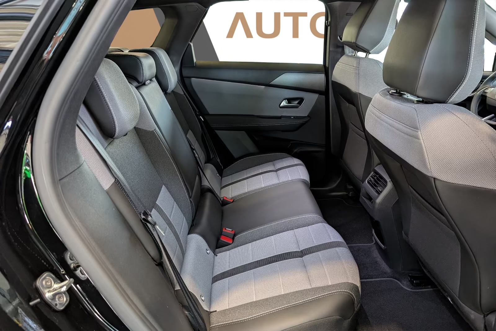 OPEL Grandland-e GS Anhängerkupplung-image-43