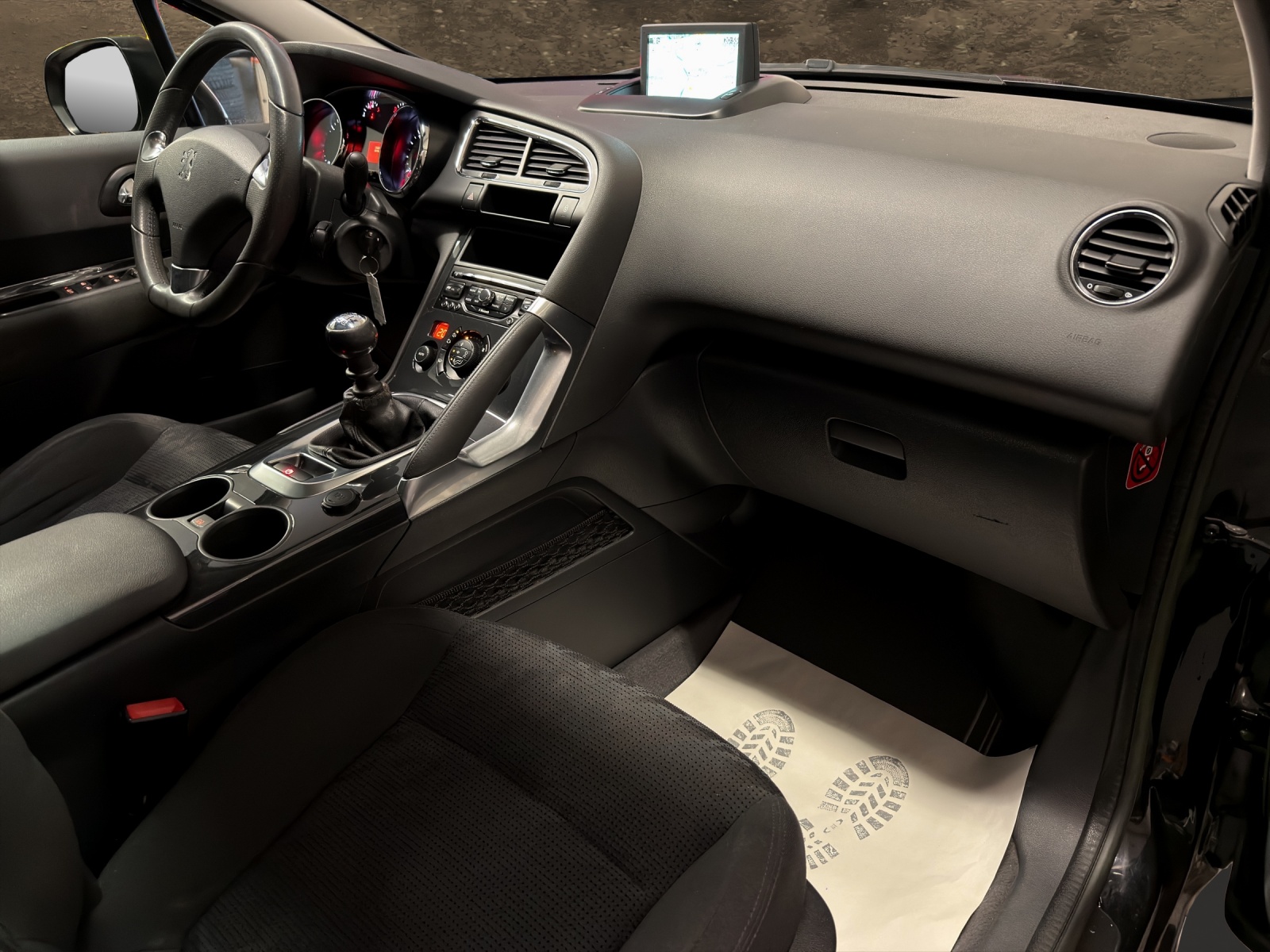 PEUGEOT 3008 1.6 16V T Active-image-13
