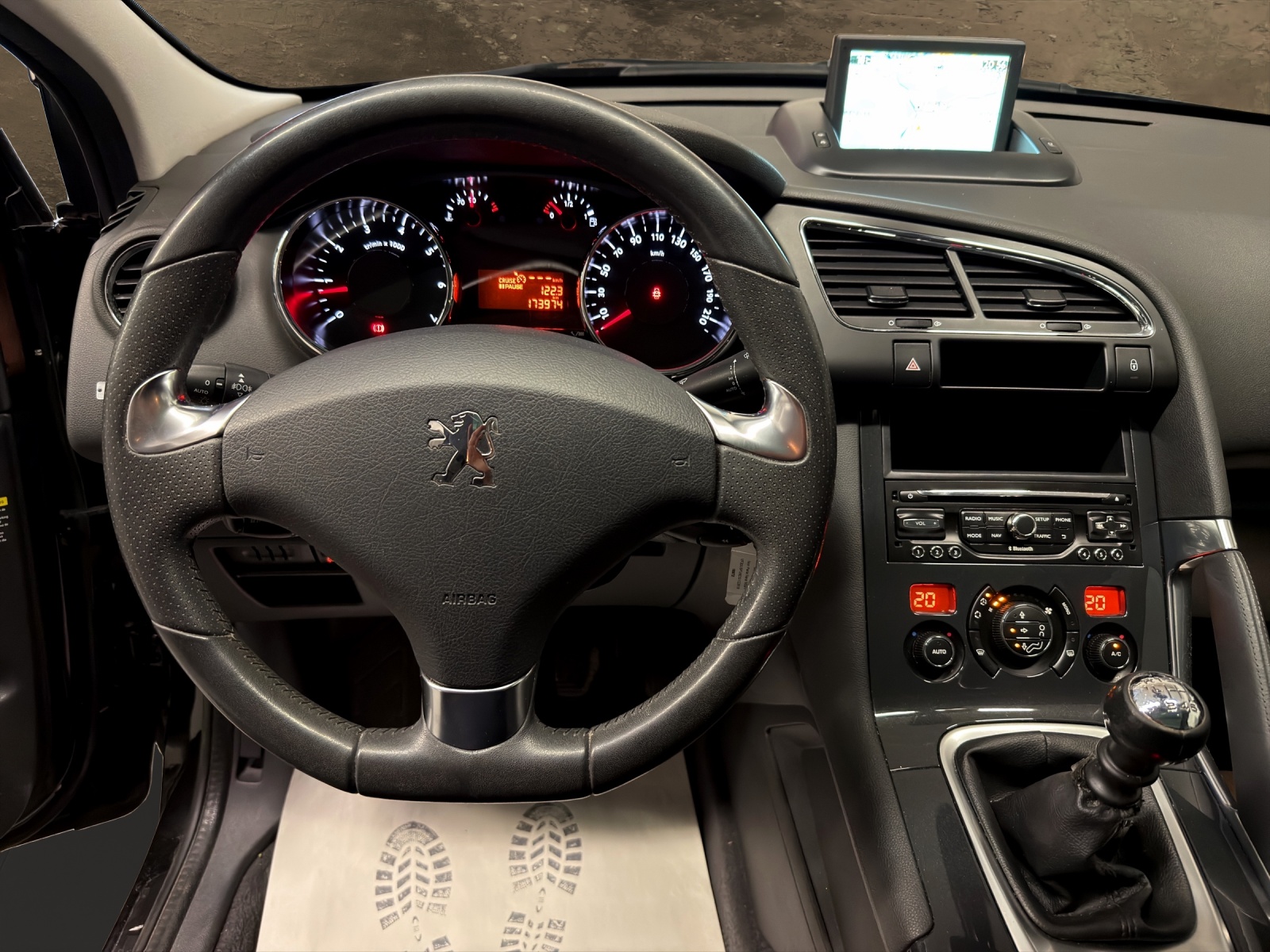 PEUGEOT 3008 1.6 16V T Active-image-8