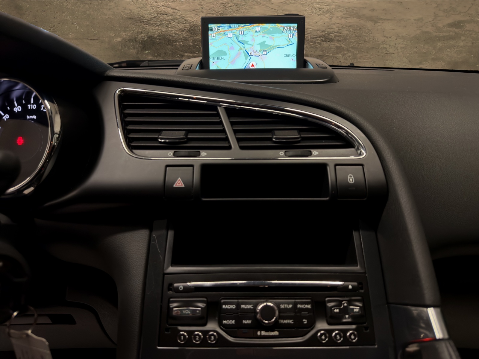 PEUGEOT 3008 1.6 16V T Active-image-10