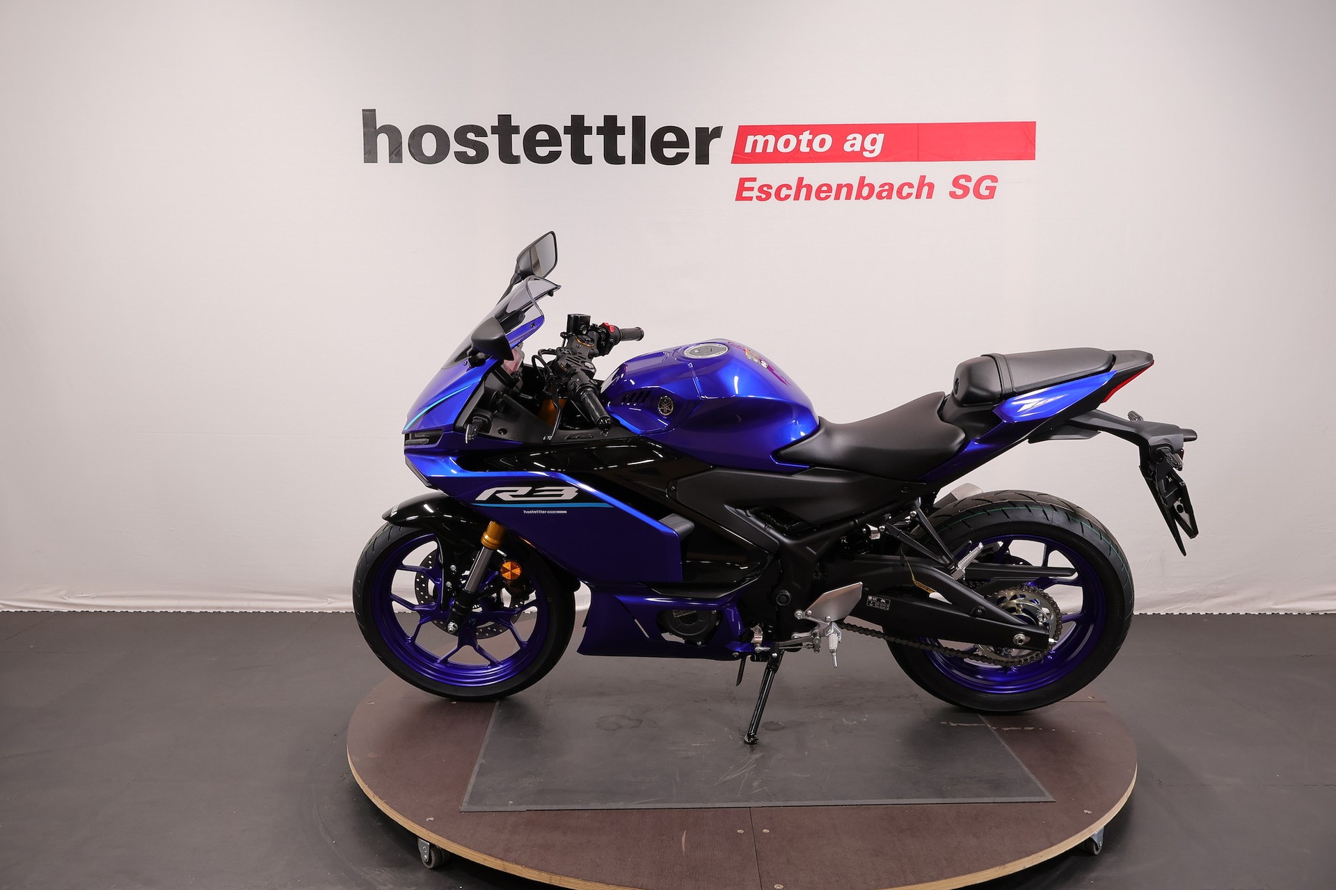 YAMAHA R3-showroom-element-3