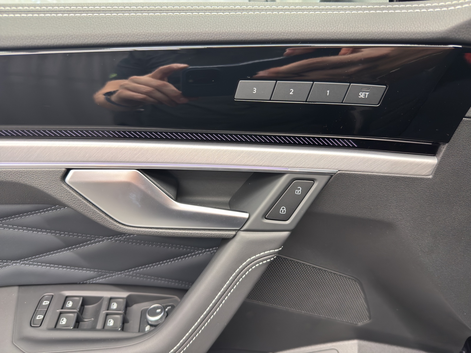 VW Touareg 3.0 V6 TSI R-Line-image-14