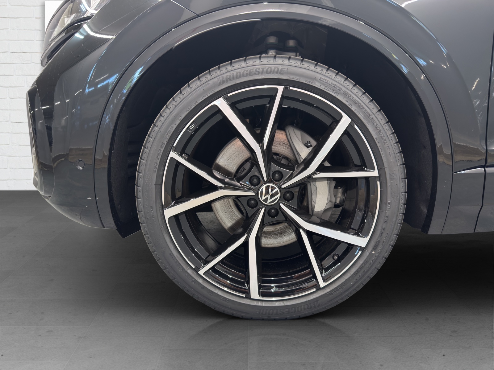 VW Touareg 3.0 V6 TSI R-Line-image-5