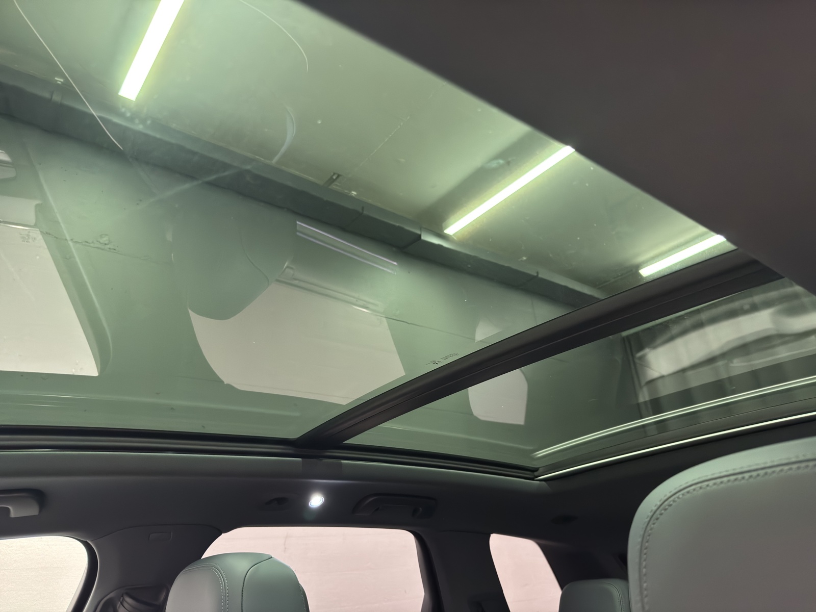 VW Touareg 3.0 V6 TSI R-Line-image-15