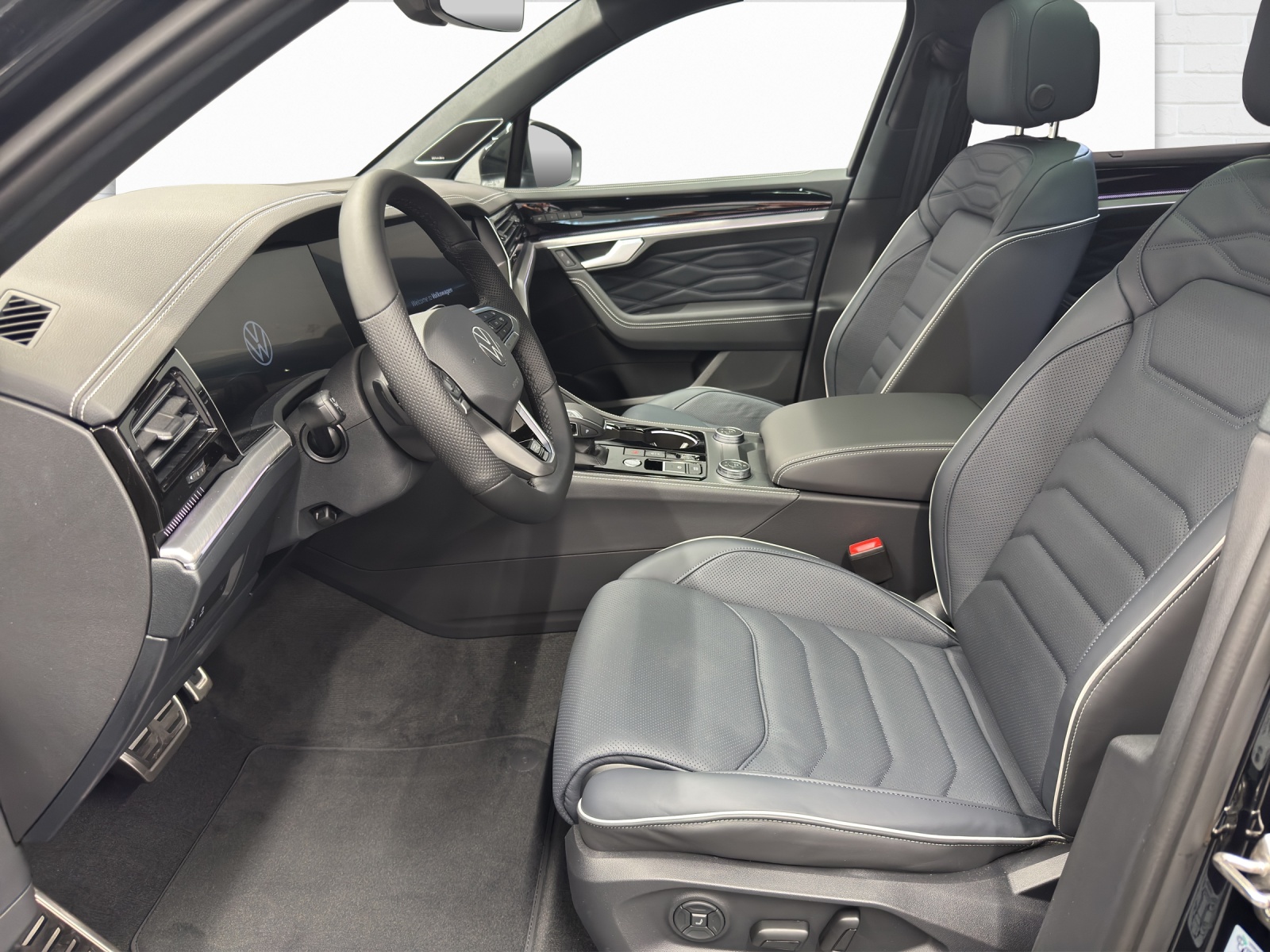 VW Touareg 3.0 V6 TSI R-Line-image-6