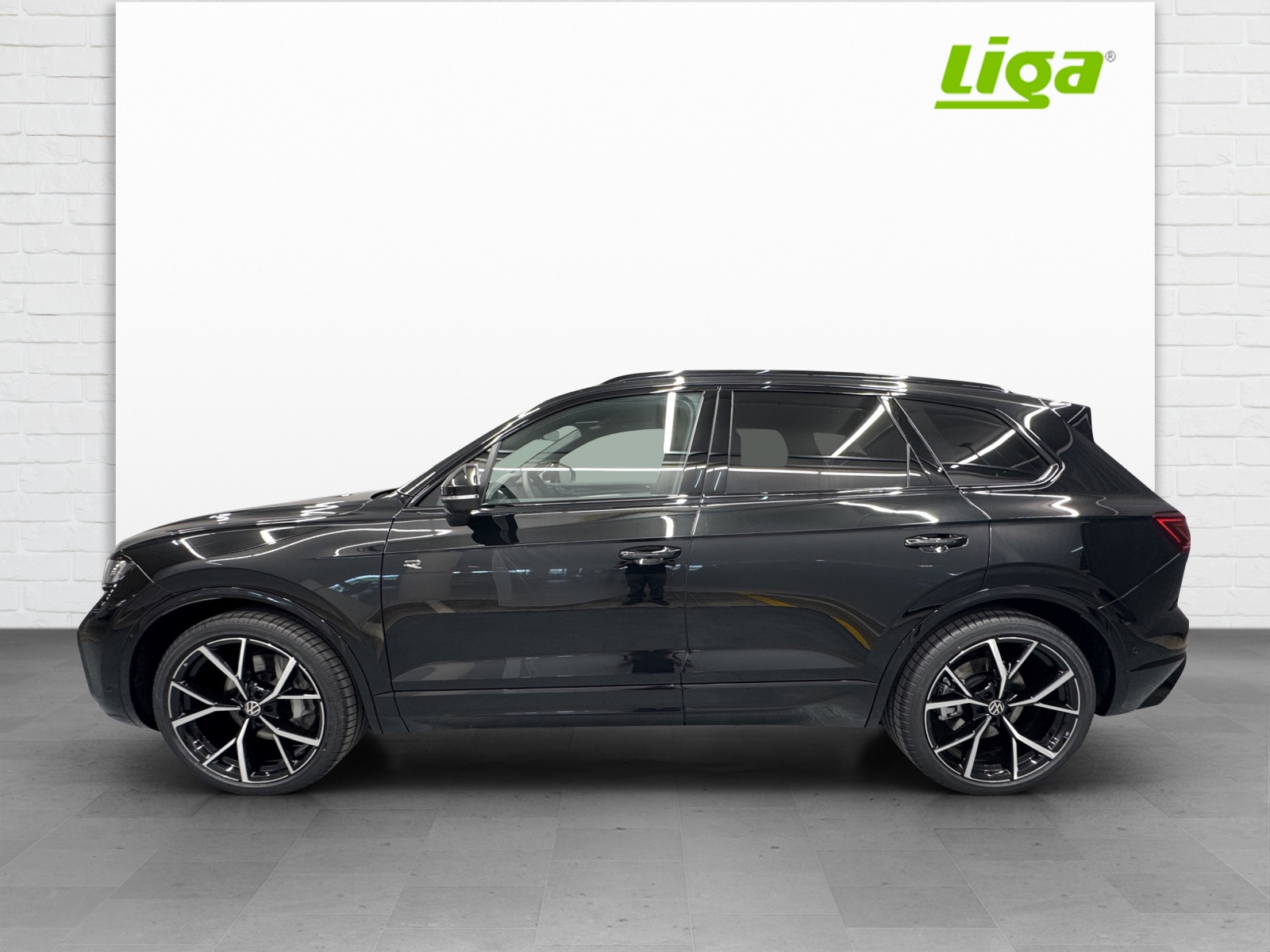 VW Touareg 3.0 V6 TSI R-Line-showroom-element-2