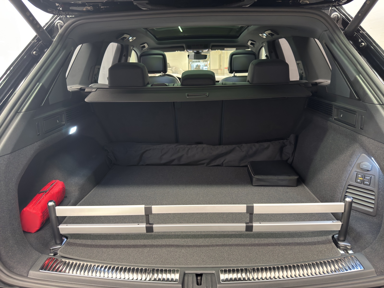 VW Touareg 3.0 V6 TSI R-Line-image-10