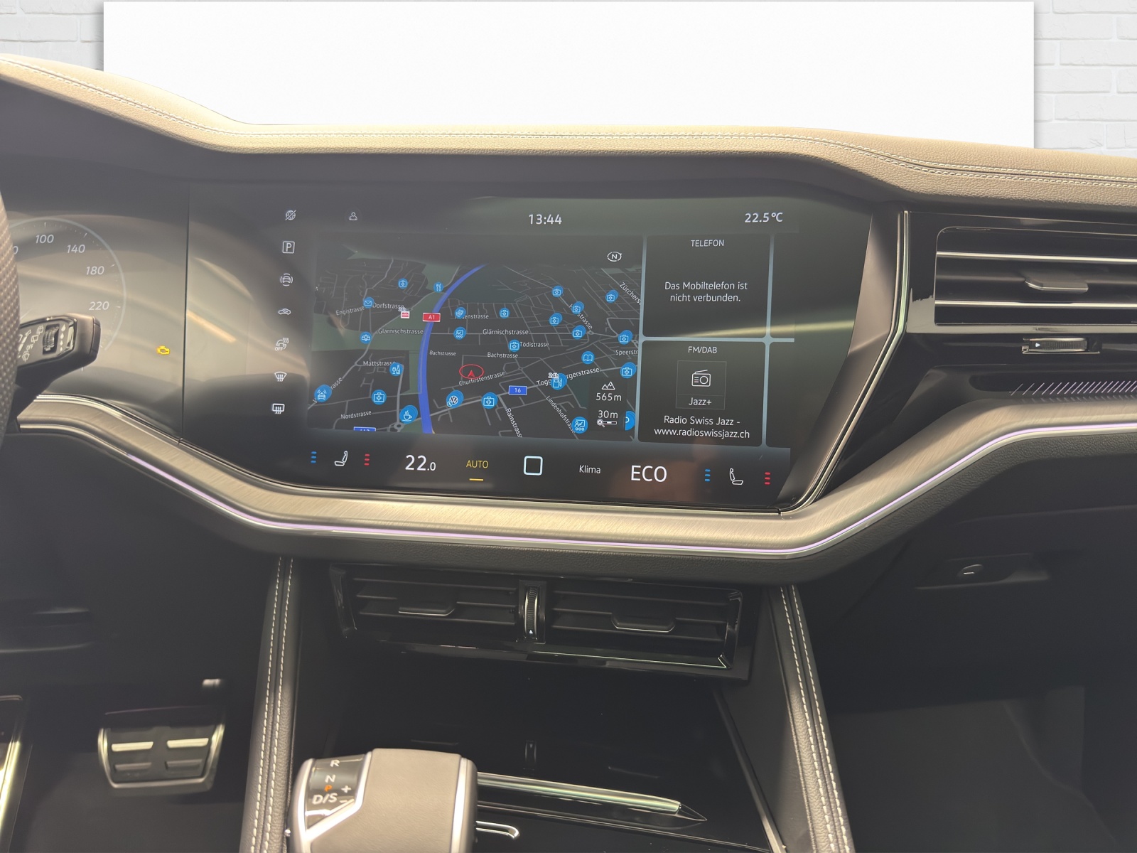 VW Touareg 3.0 V6 TSI R-Line-image-8