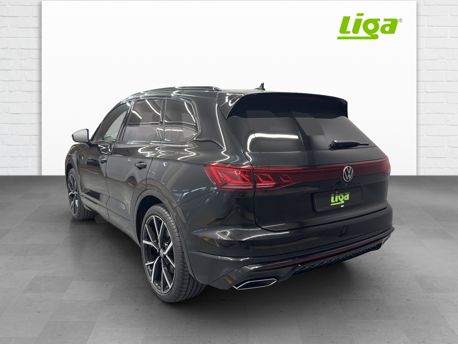 VW Touareg 3.0 V6 TSI R-Line-showroom-element-3