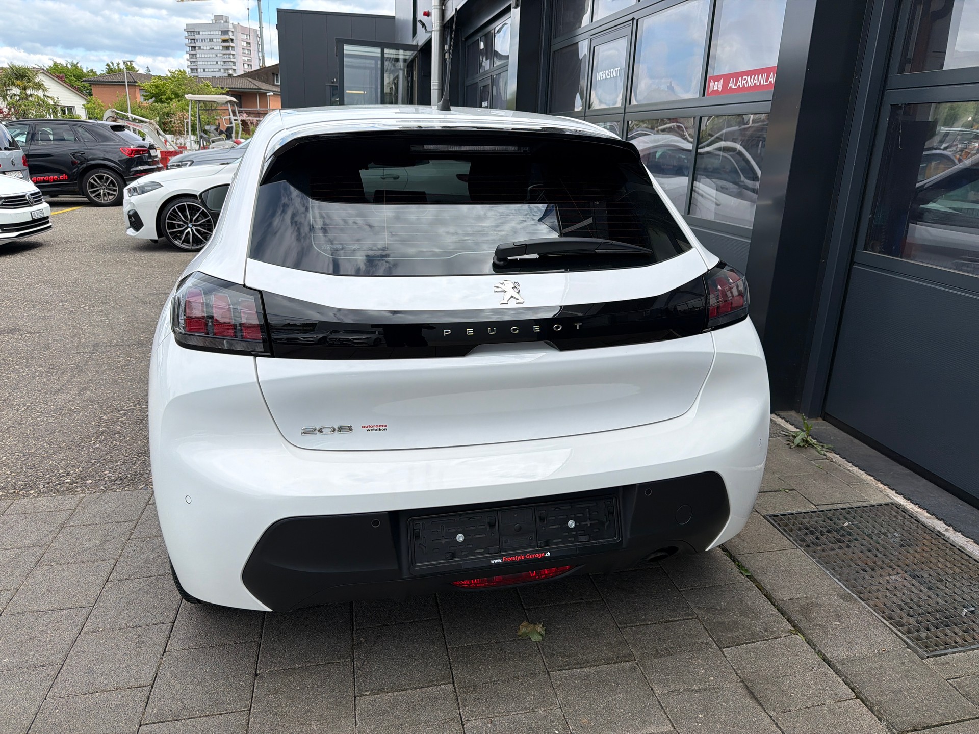 PEUGEOT 208 1.2 PureTech Active Pack-image-4