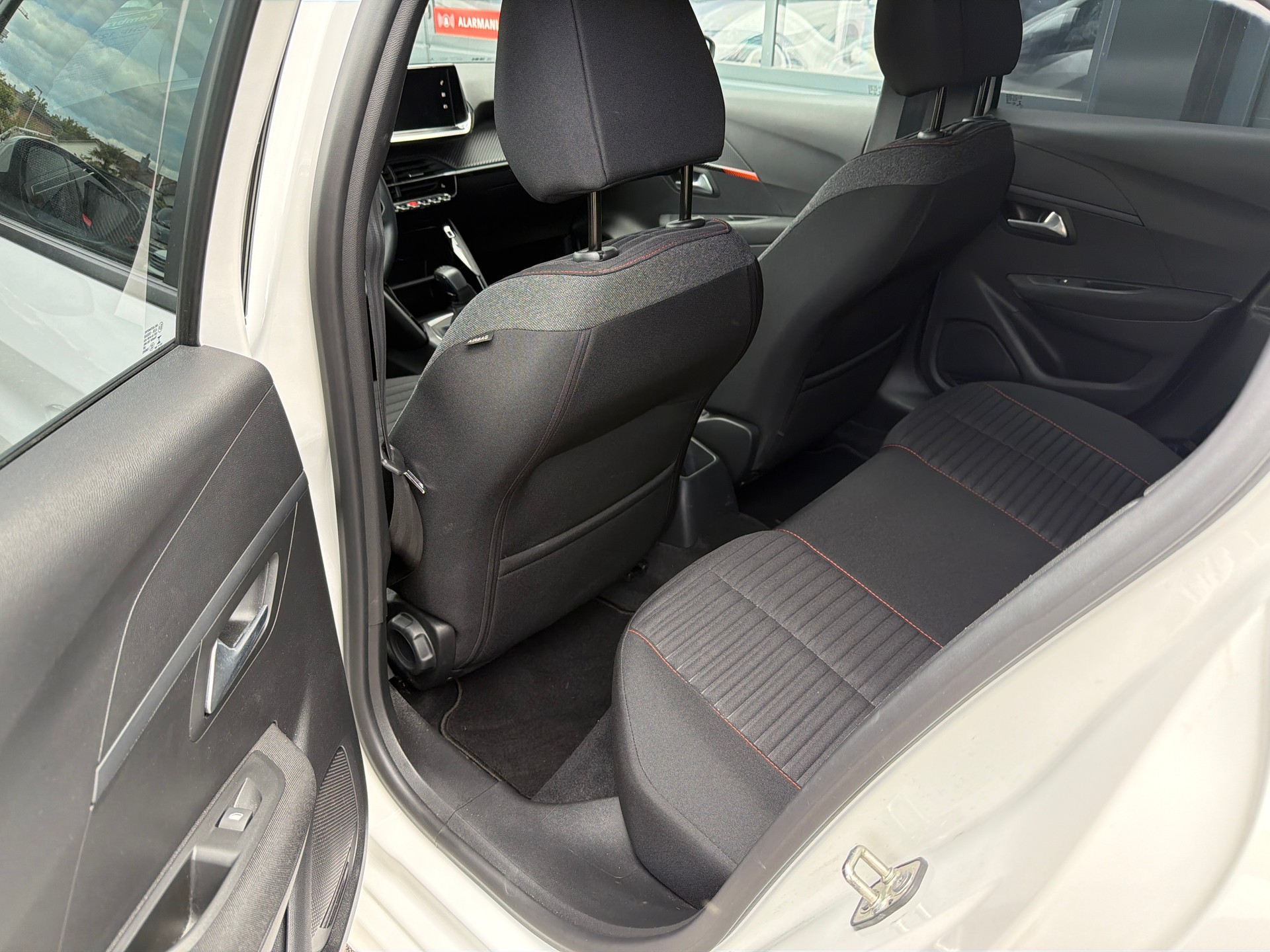 PEUGEOT 208 1.2 PureTech Active Pack-image-6