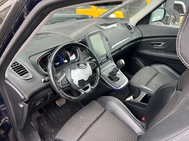 RENAULT Grand Scénic 1.8 dCi Intens Pack Advantage EDC-image-3