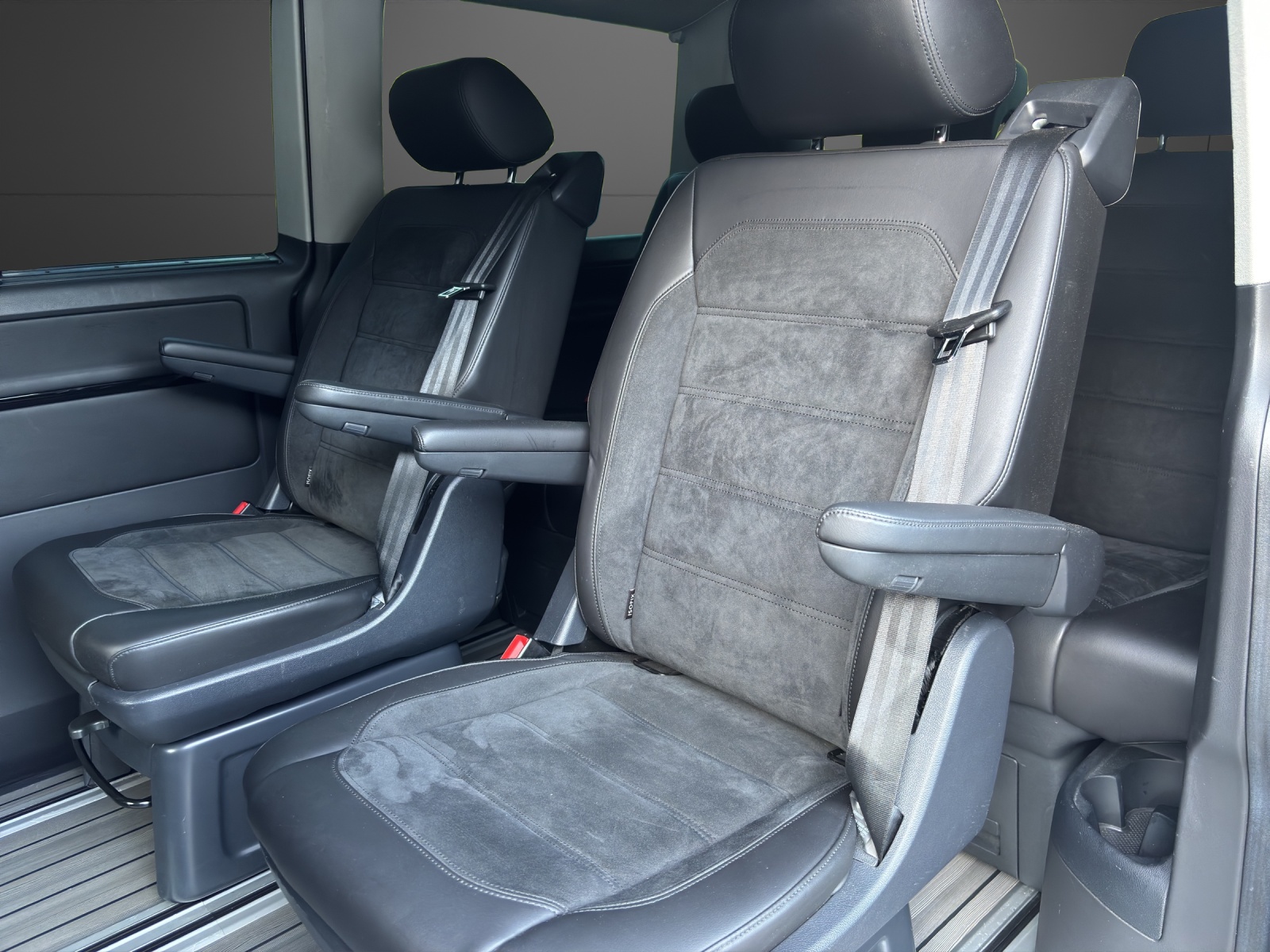 VW T6 Multivan 2.0 Bi-TDI Business 4Motion DSG-image-9