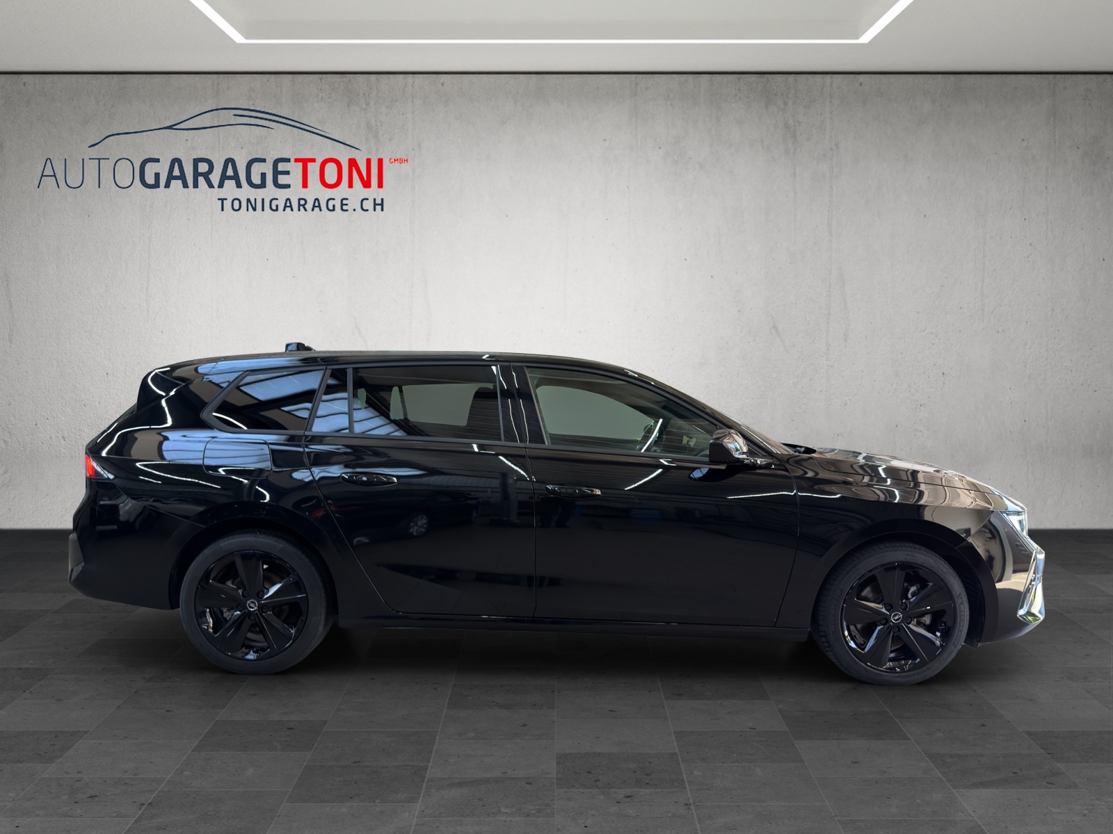 OPEL Astra Sports Tourer 1.2i Turbo GS A-image-4