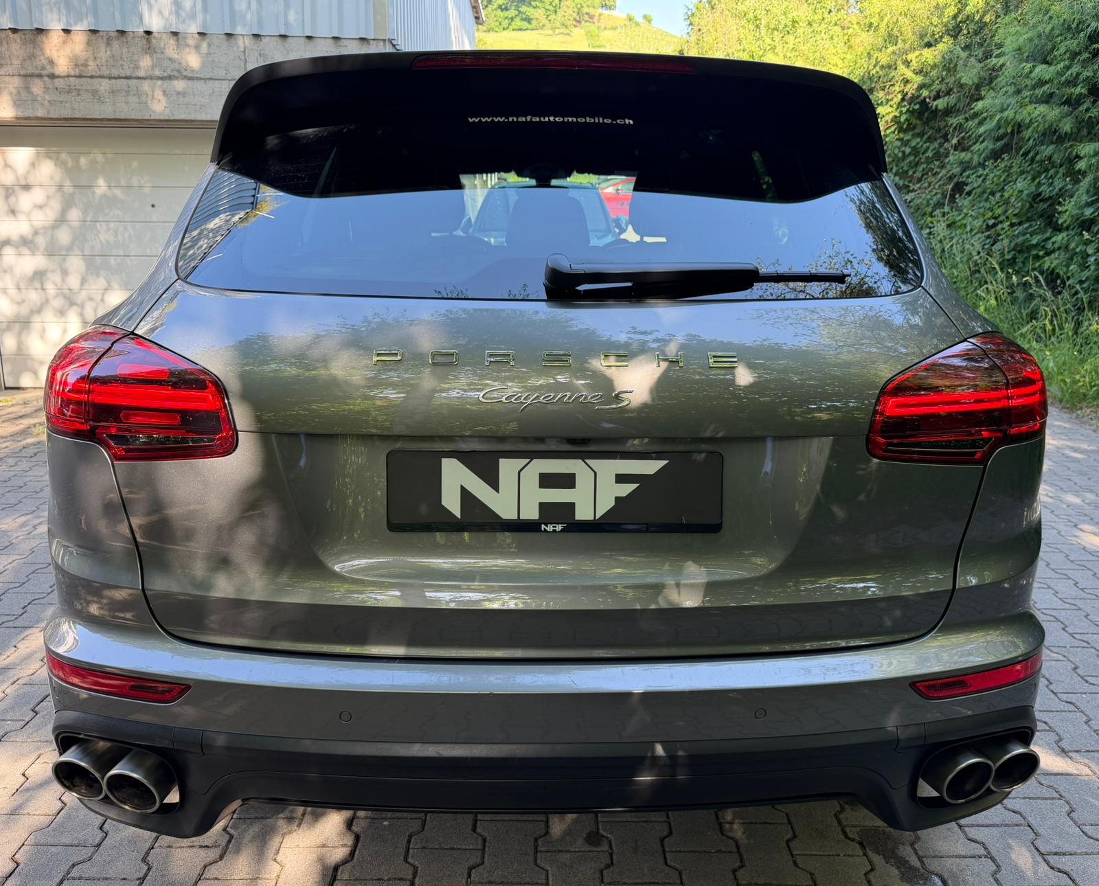 PORSCHE Cayenne S-showroom-element-3