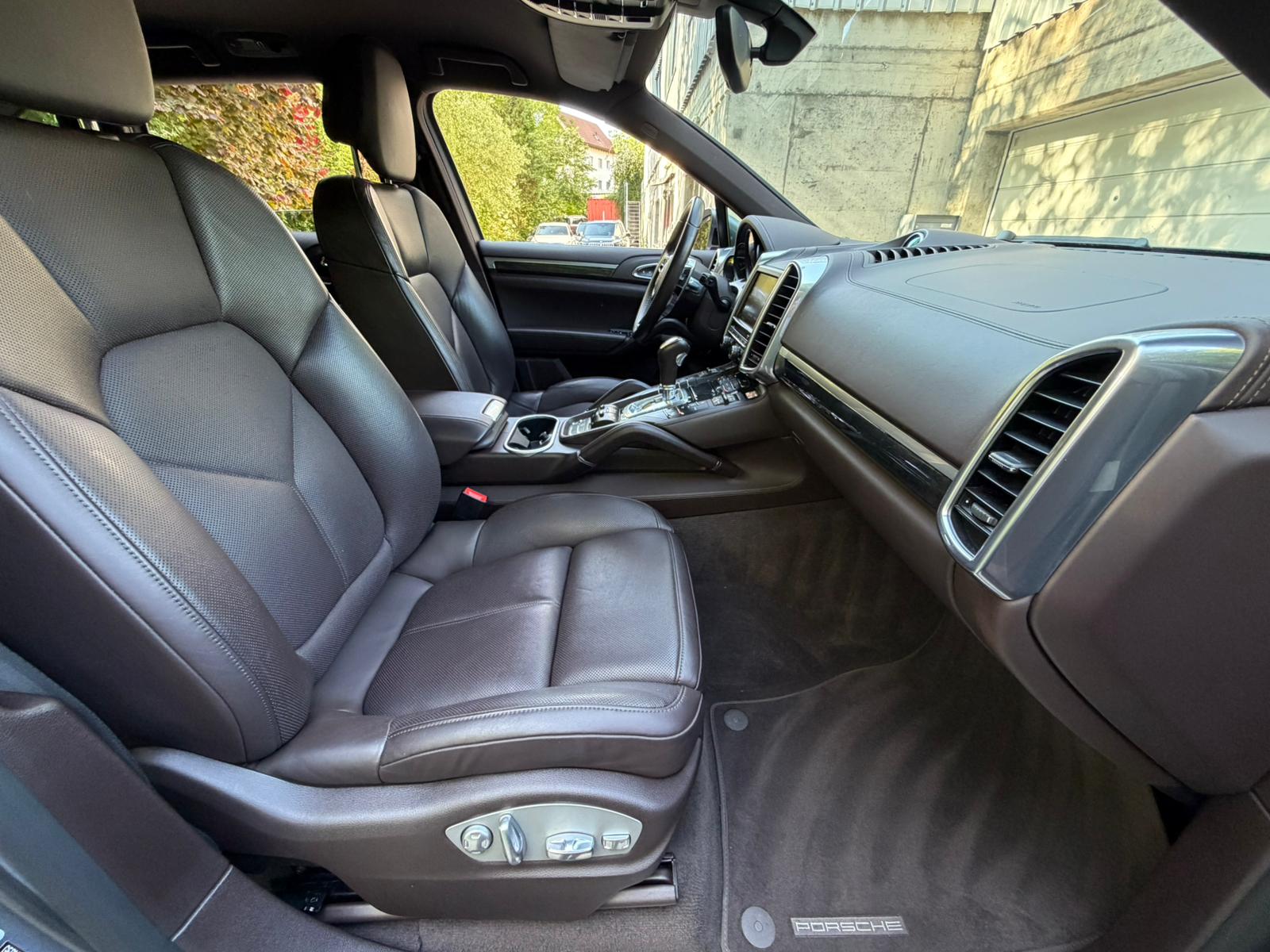PORSCHE Cayenne S-image-17