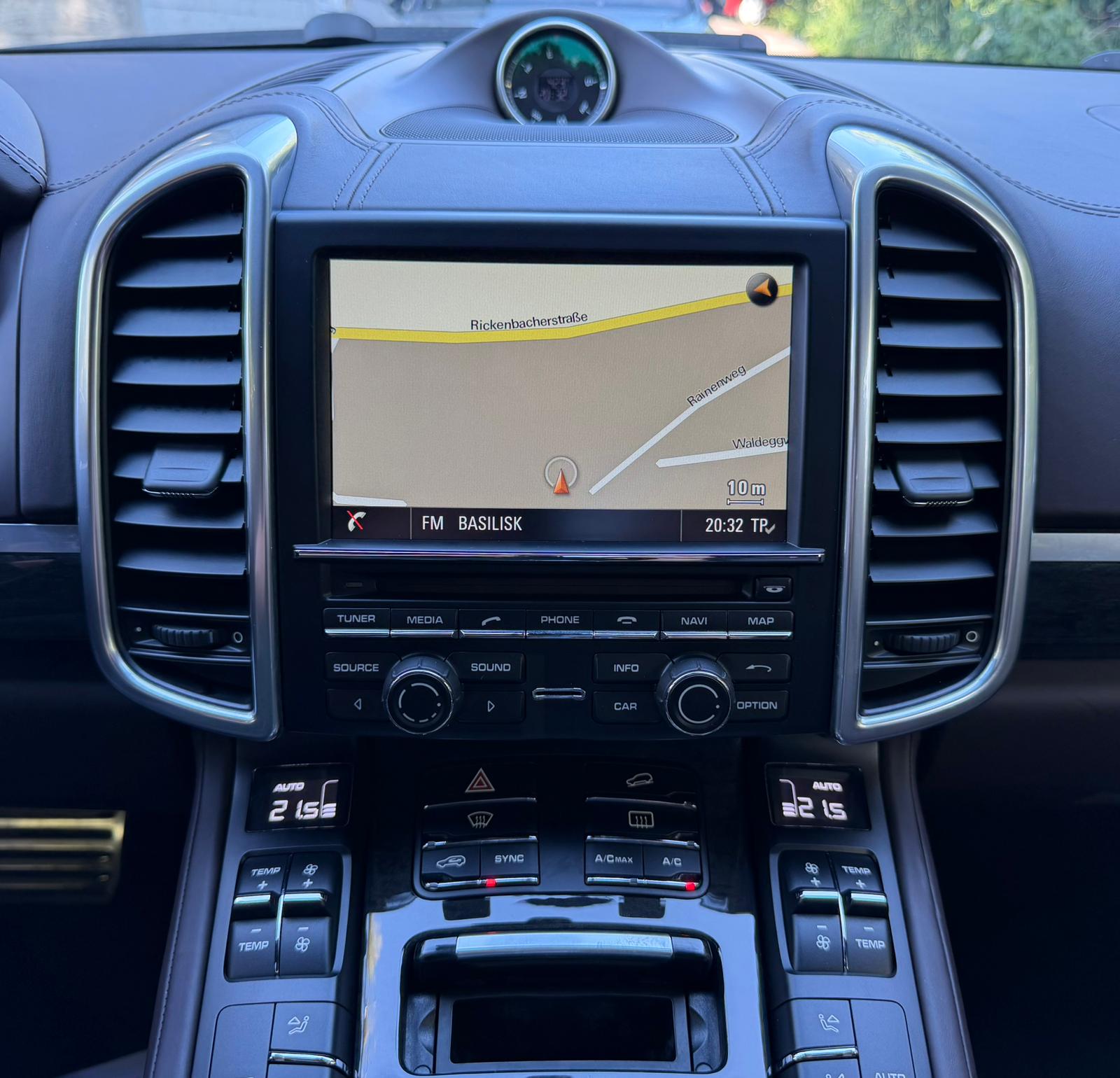 PORSCHE Cayenne S-image-25