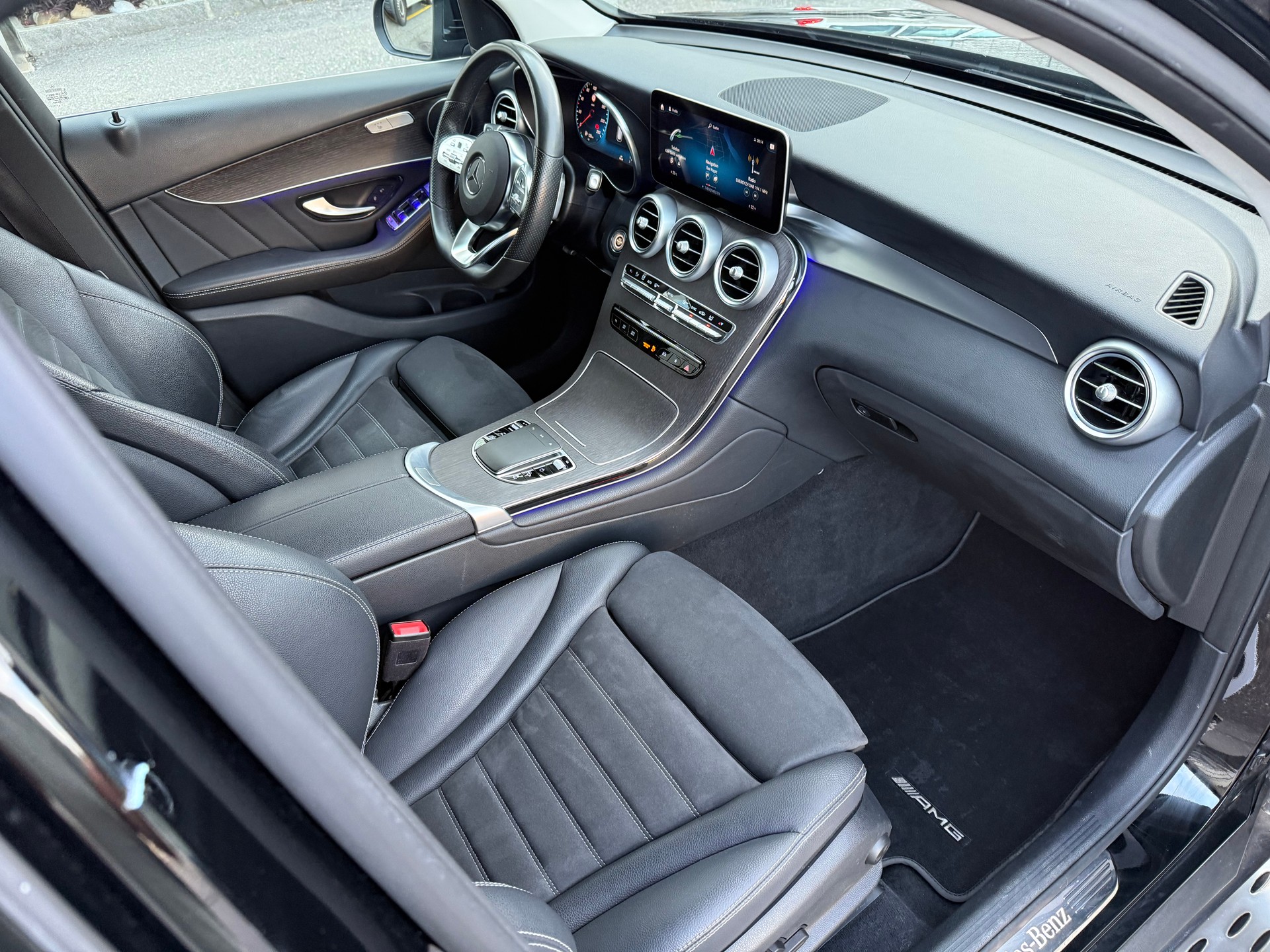 MERCEDES-BENZ GLC 220 d AMG Line 4m-image-23