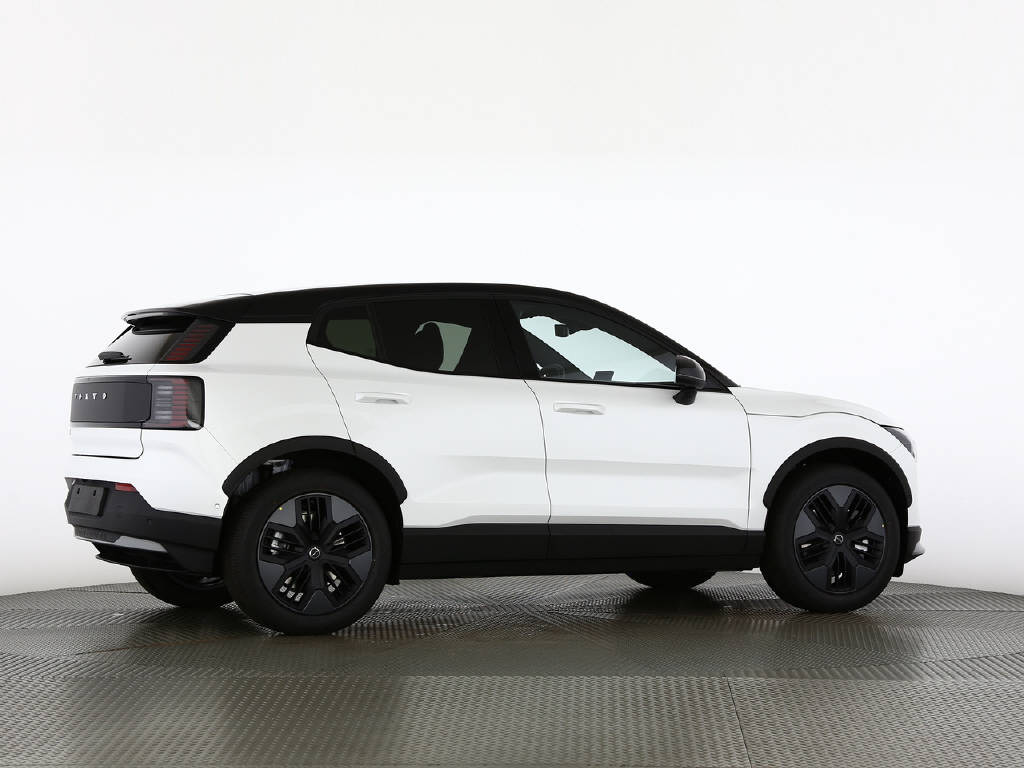VOLVO EX 30 Cross Country P8 Twin Performance AWD-image-12
