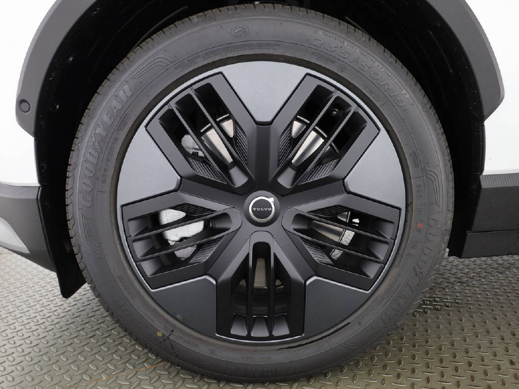 VOLVO EX 30 Cross Country P8 Twin Performance AWD-image-29