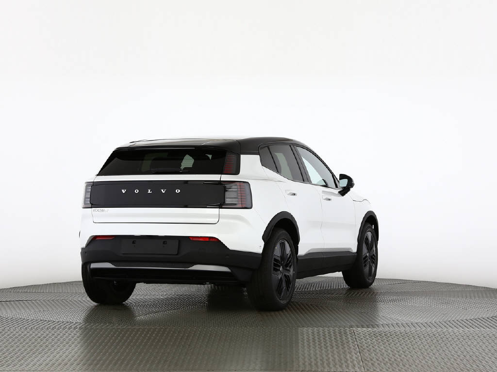 VOLVO EX 30 Cross Country P8 Twin Performance AWD-image-9