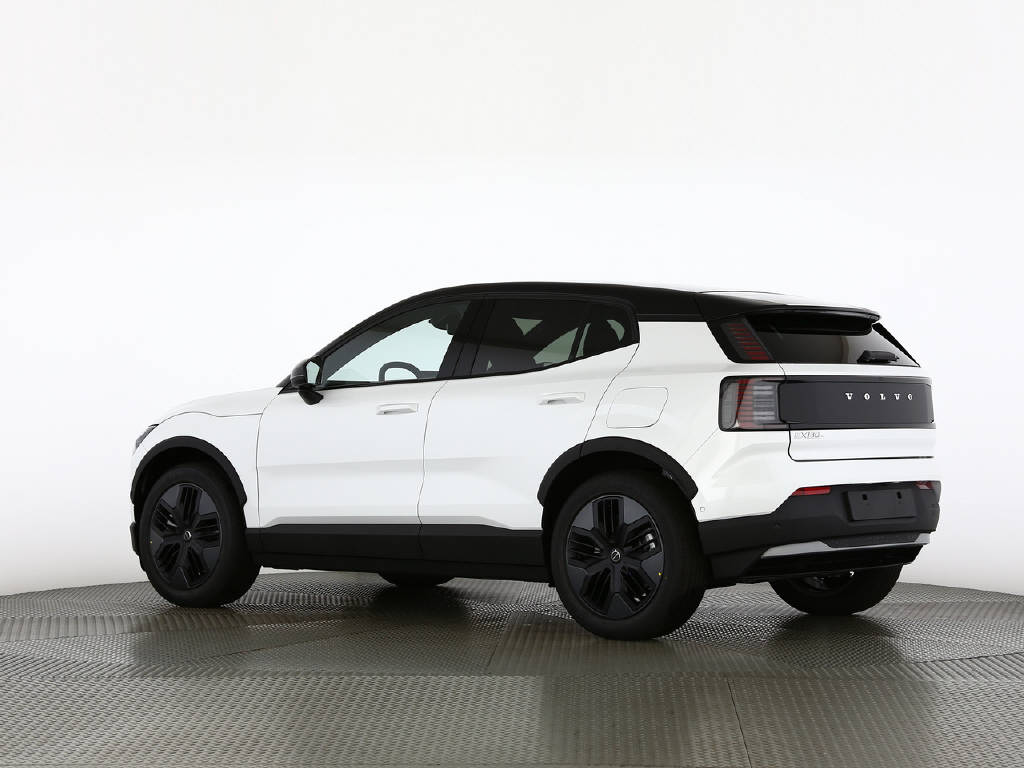 VOLVO EX 30 Cross Country P8 Twin Performance AWD-image-5