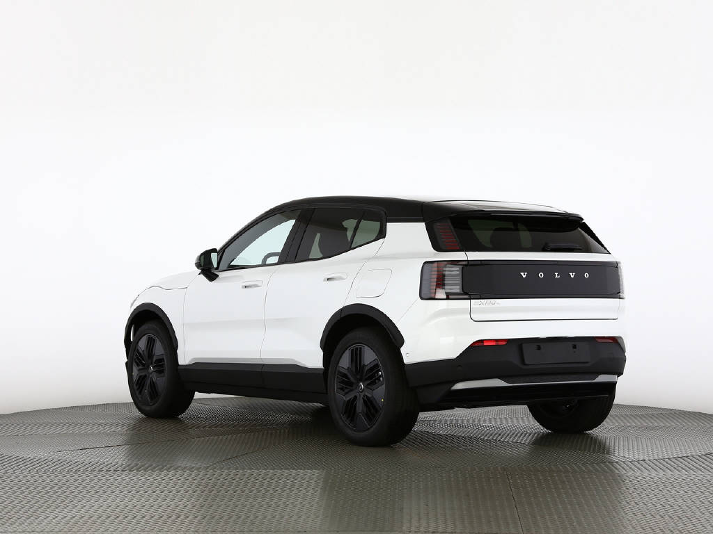 VOLVO EX 30 Cross Country P8 Twin Performance AWD-image-6