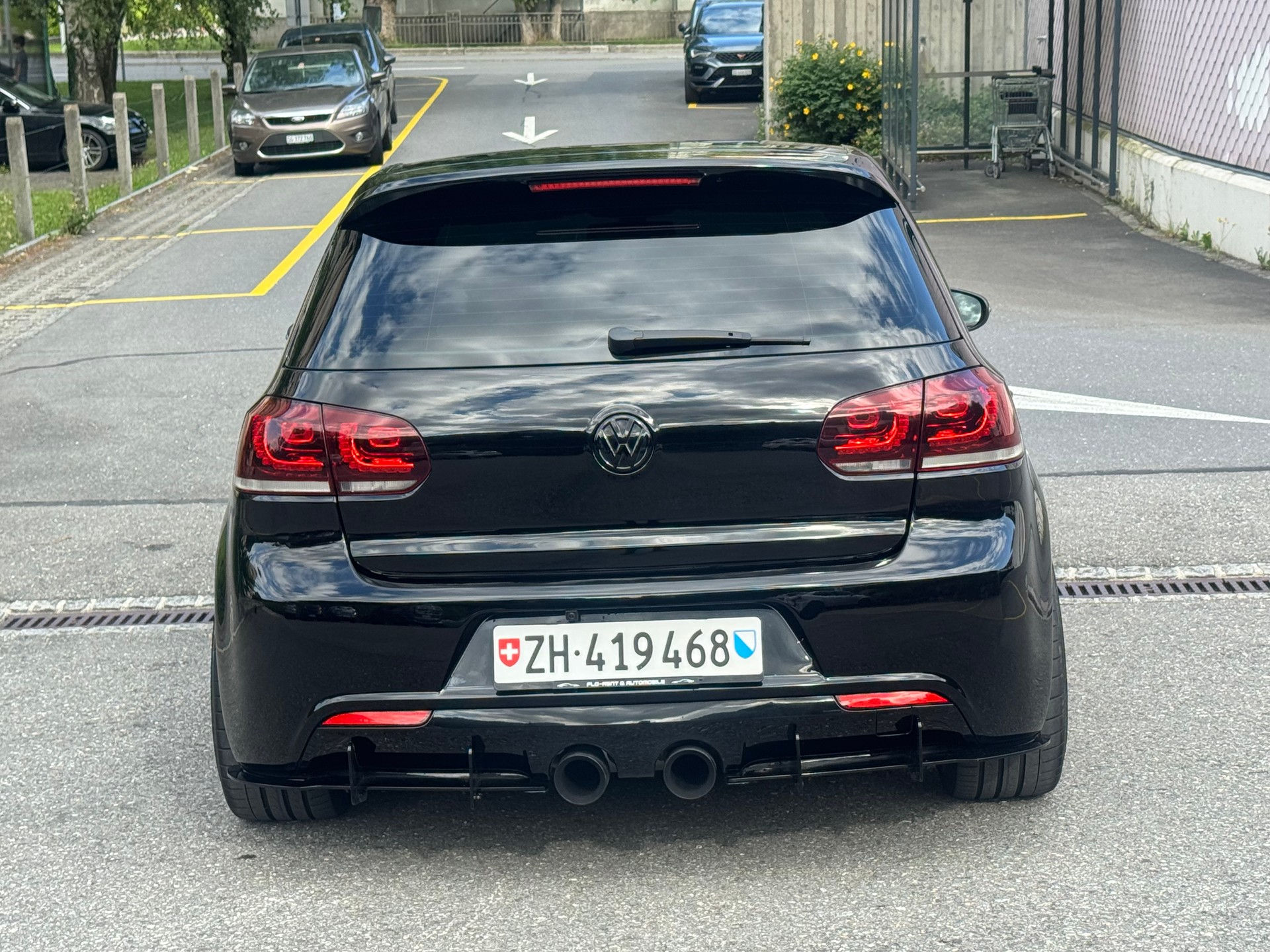 VW Golf 2.0 TSI R 4Motion DSG-image-7