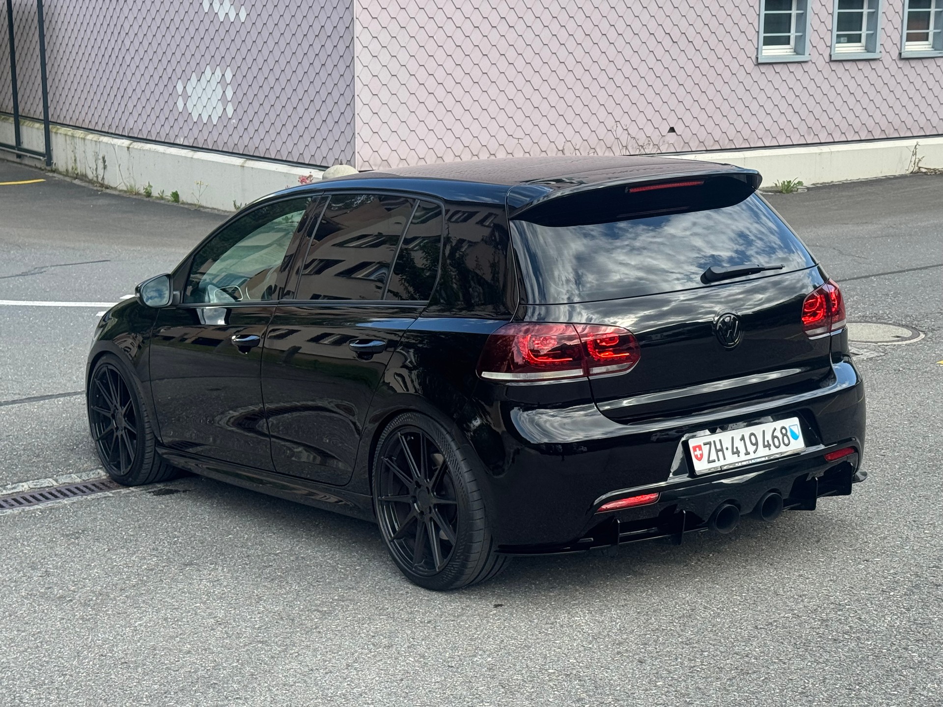 VW Golf 2.0 TSI R 4Motion DSG-image-8