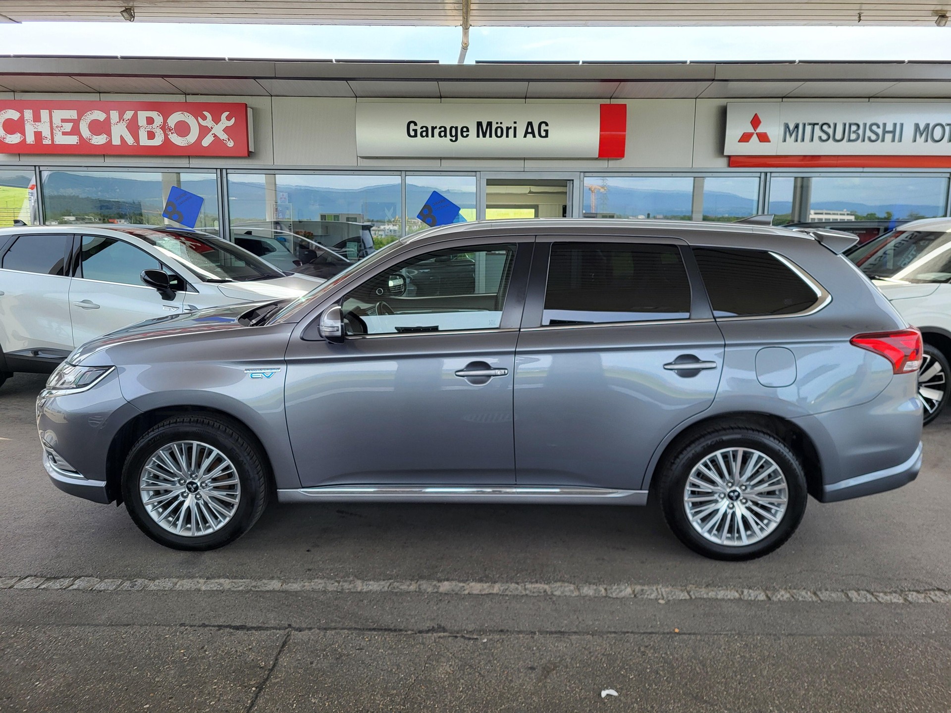 MITSUBISHI Outlander 2.4 PHEV Diamond-image-1